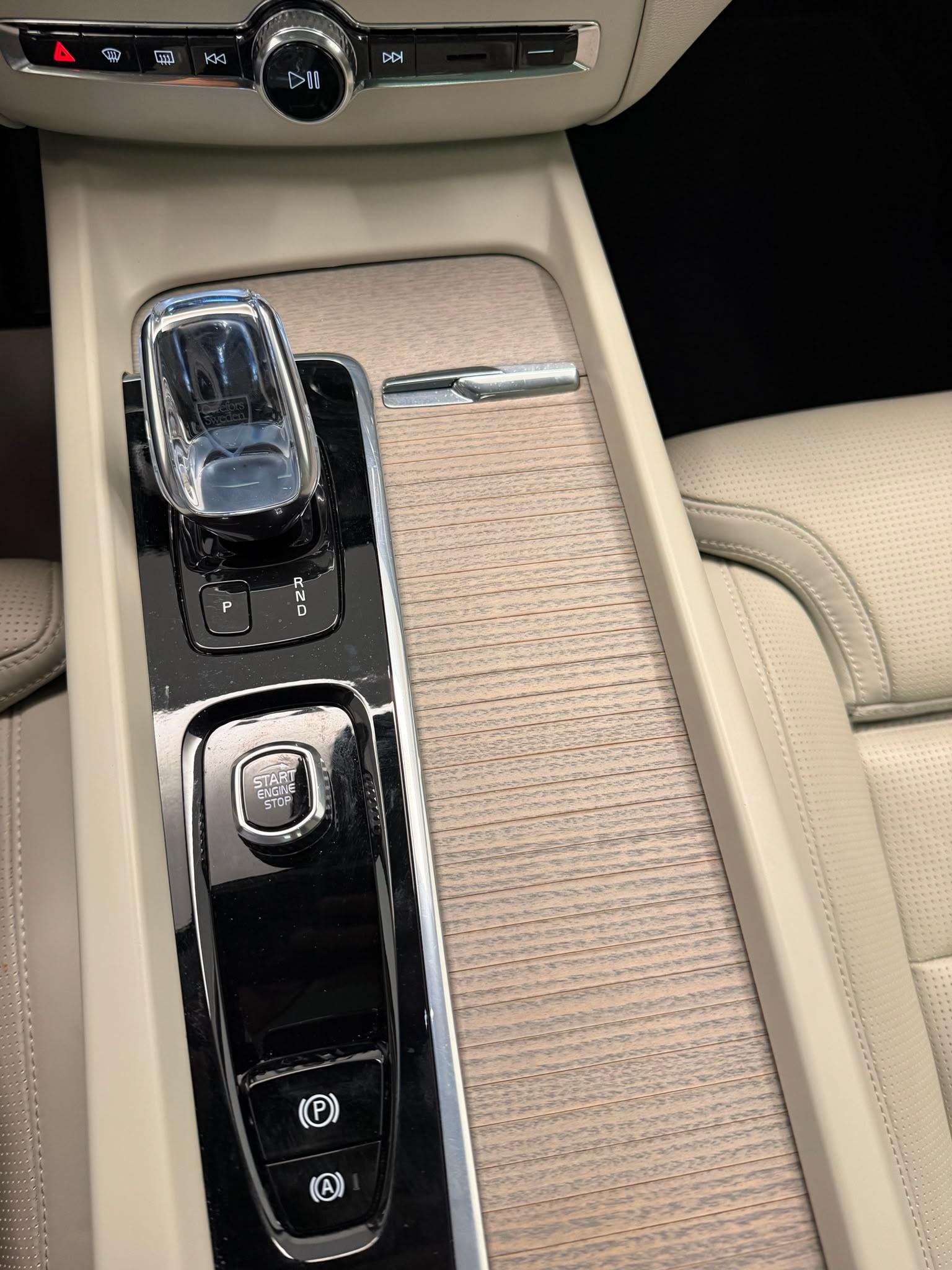 VOLVO XC60 2.0 T6 TE Inscription eAWD-image-19