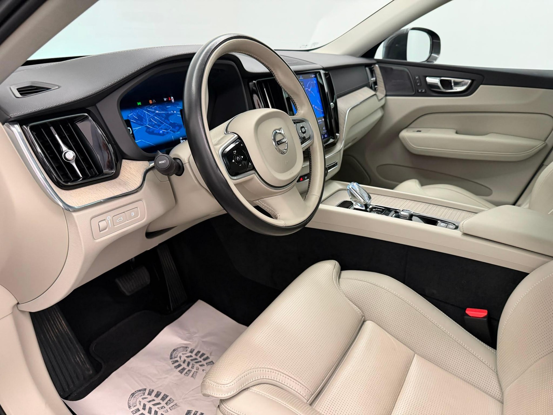 VOLVO XC60 2.0 T6 TE Inscription eAWD-image-8
