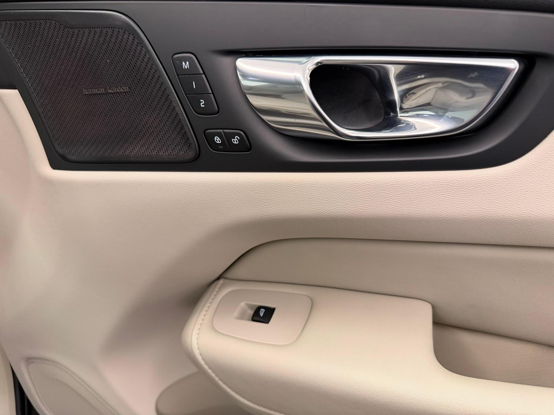 VOLVO XC60 2.0 T6 TE Inscription eAWD-image-22