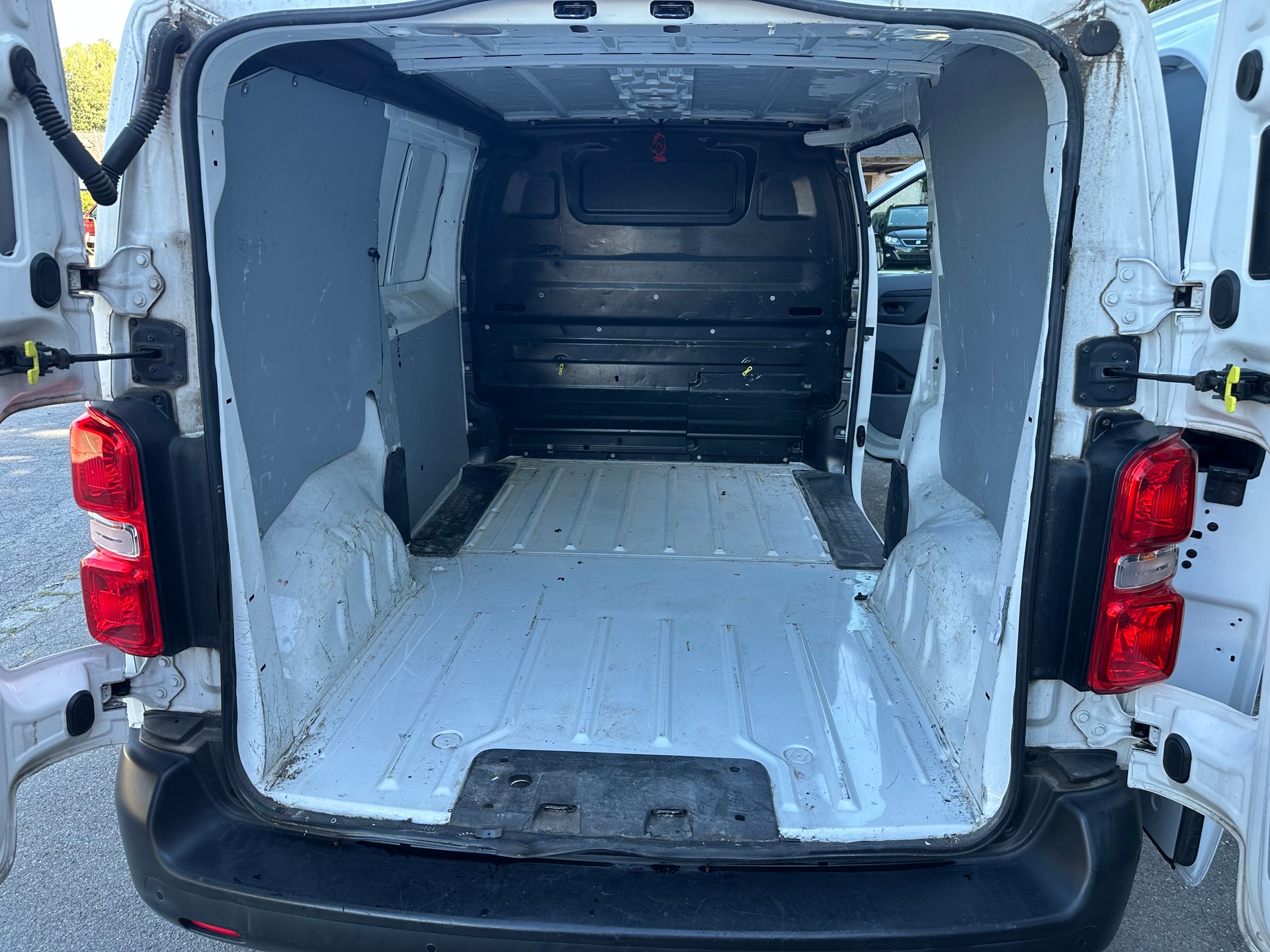 CITROEN Jumpy 1.5 BlueHDi 100 M Komfort FIXPREIS-image-23