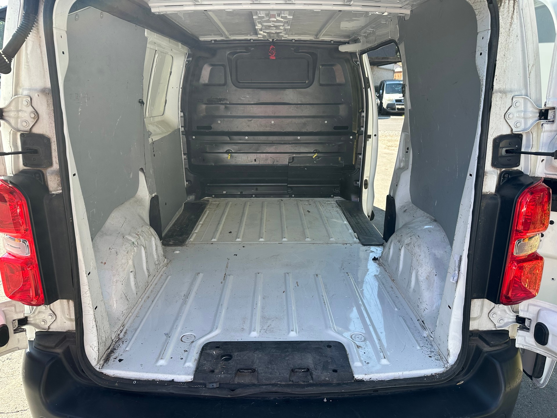 CITROEN Jumpy 1.5 BlueHDi 100 M Komfort FIXPREIS-image-15