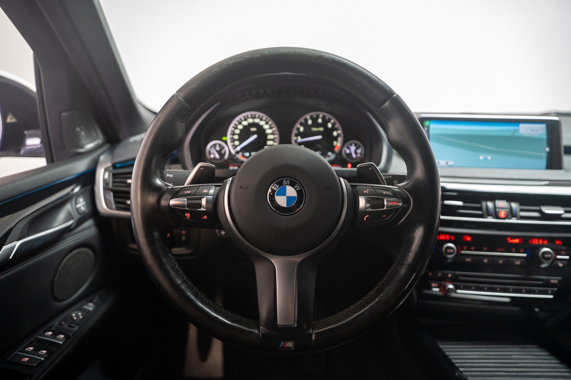 BMW X5 50i xDrive SAG / 360°Kamera / el.Heckklappe / Tempomat-image-17