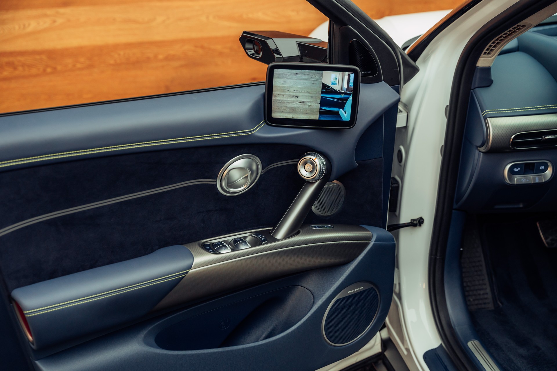 GENESIS GV60 77.4 kWh Sport Plus AWD-image-17