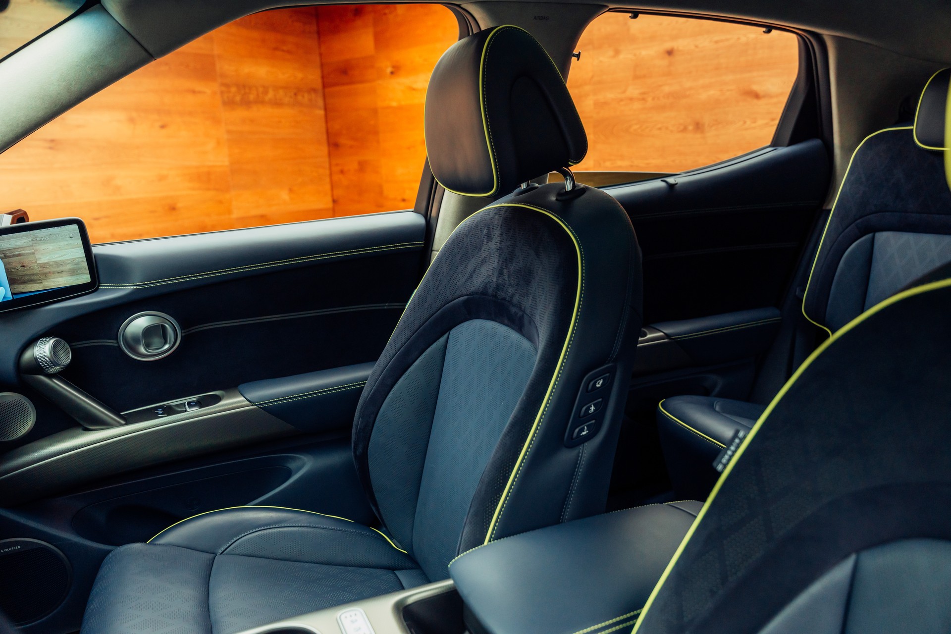 GENESIS GV60 77.4 kWh Sport Plus AWD-image-6