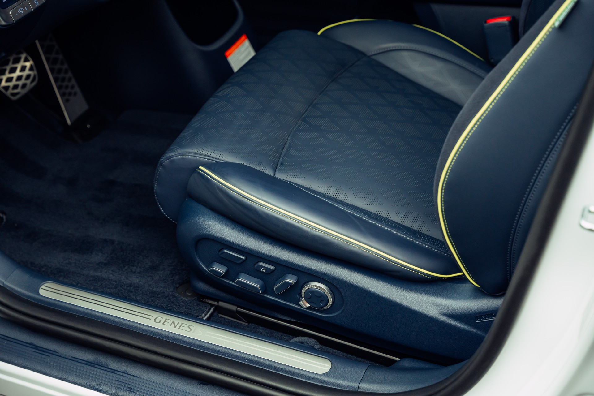 GENESIS GV60 77.4 kWh Sport Plus AWD-image-18