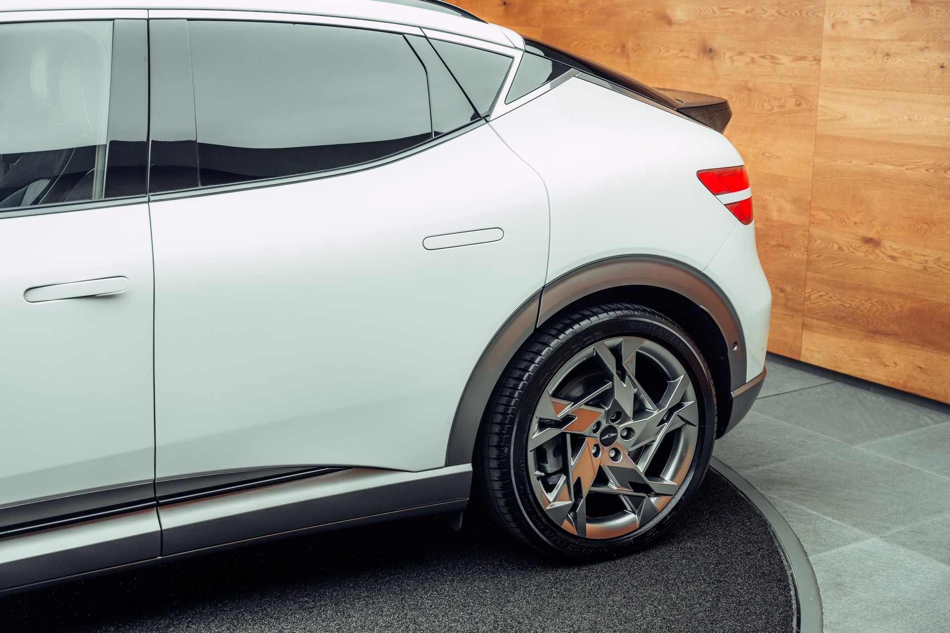 GENESIS GV60 77.4 kWh Sport Plus AWD-image-21