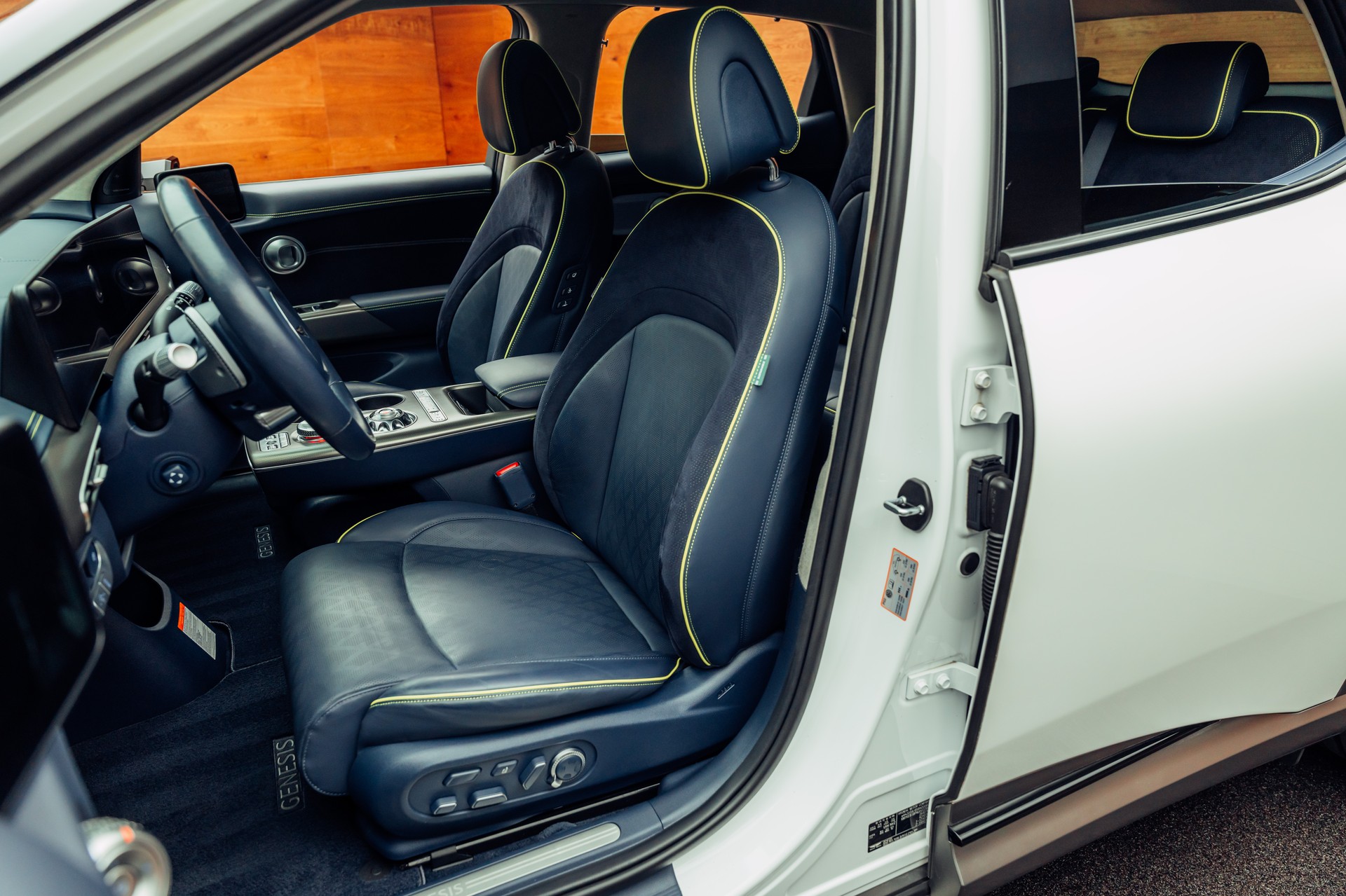 GENESIS GV60 77.4 kWh Sport Plus AWD-image-5