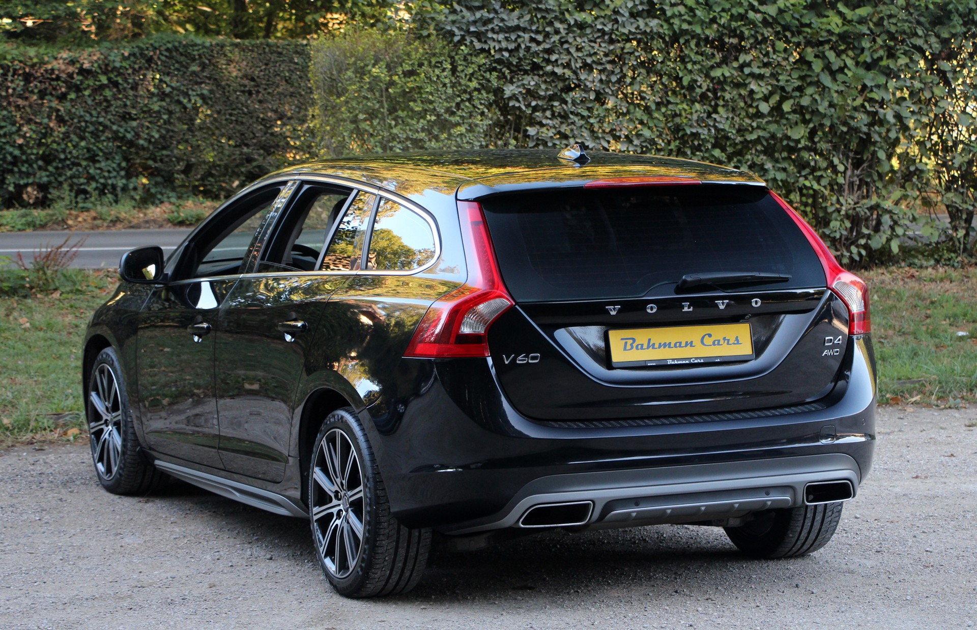 VOLVO V60 D4 AWD Husky Edition Geartronic-image-1