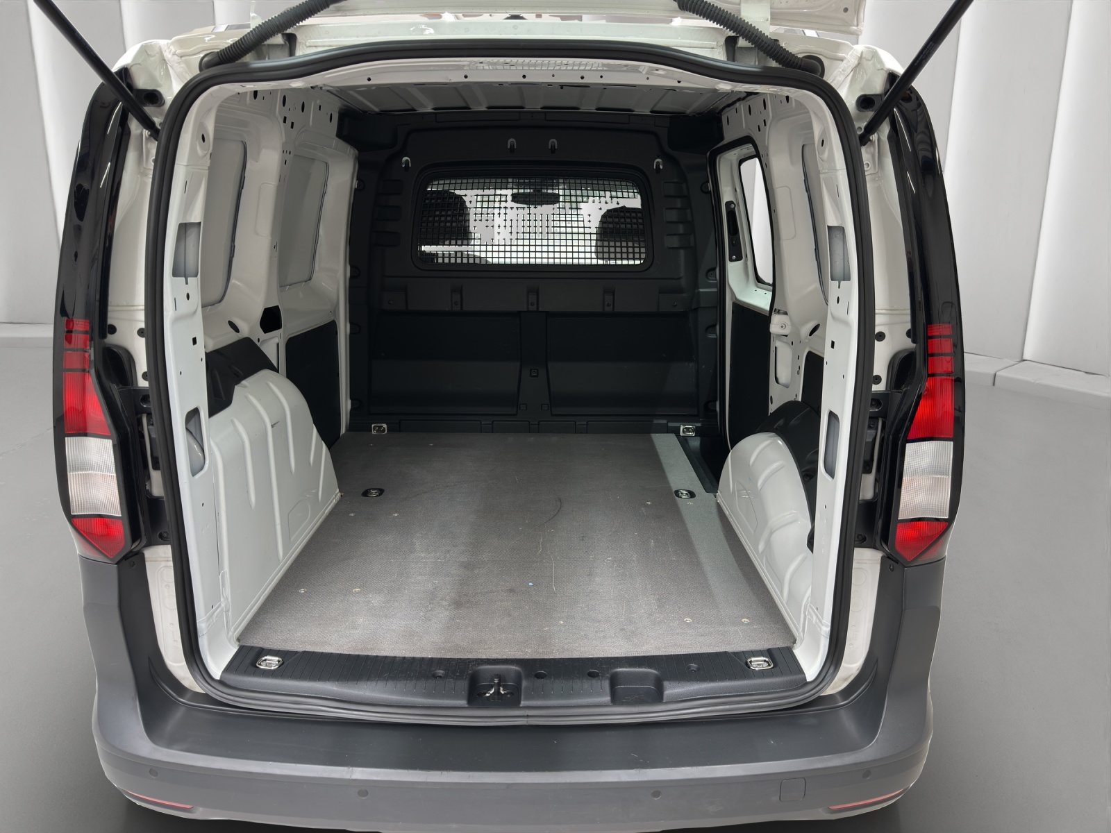 VW Caddy 2.0 TDI Cargo 4Motion-image-13
