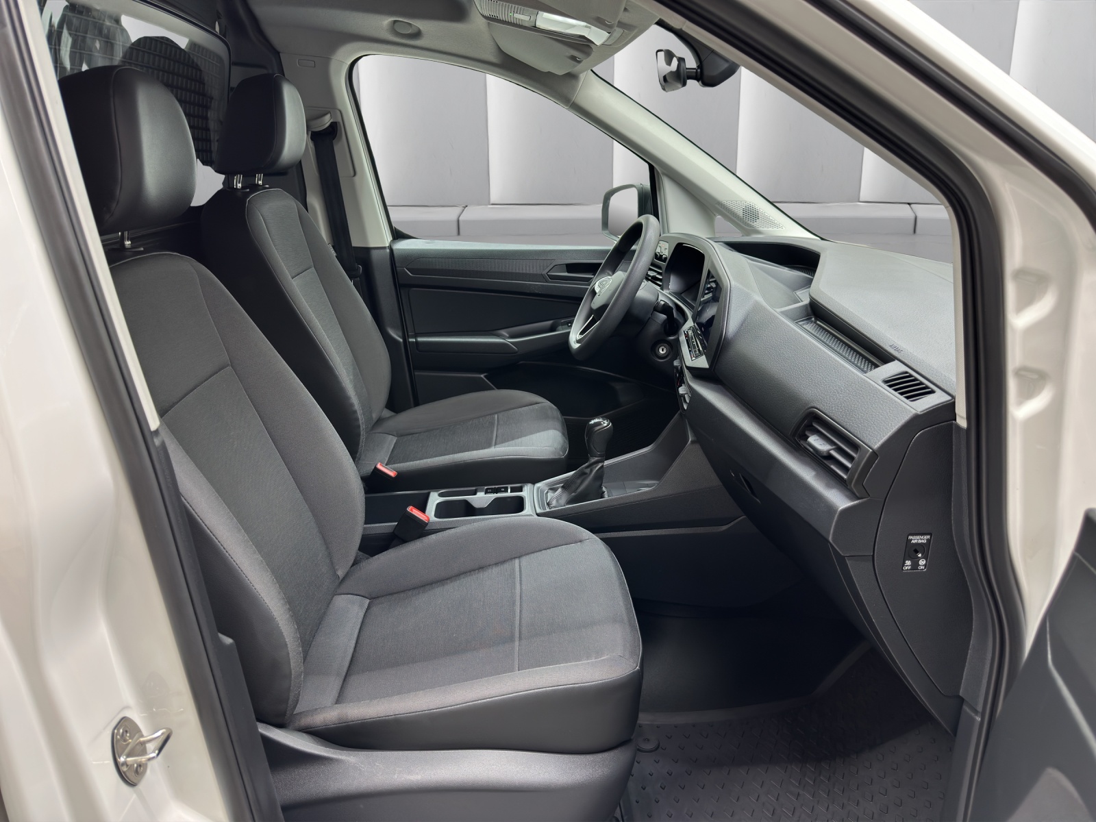 VW Caddy 2.0 TDI Cargo 4Motion-image-11