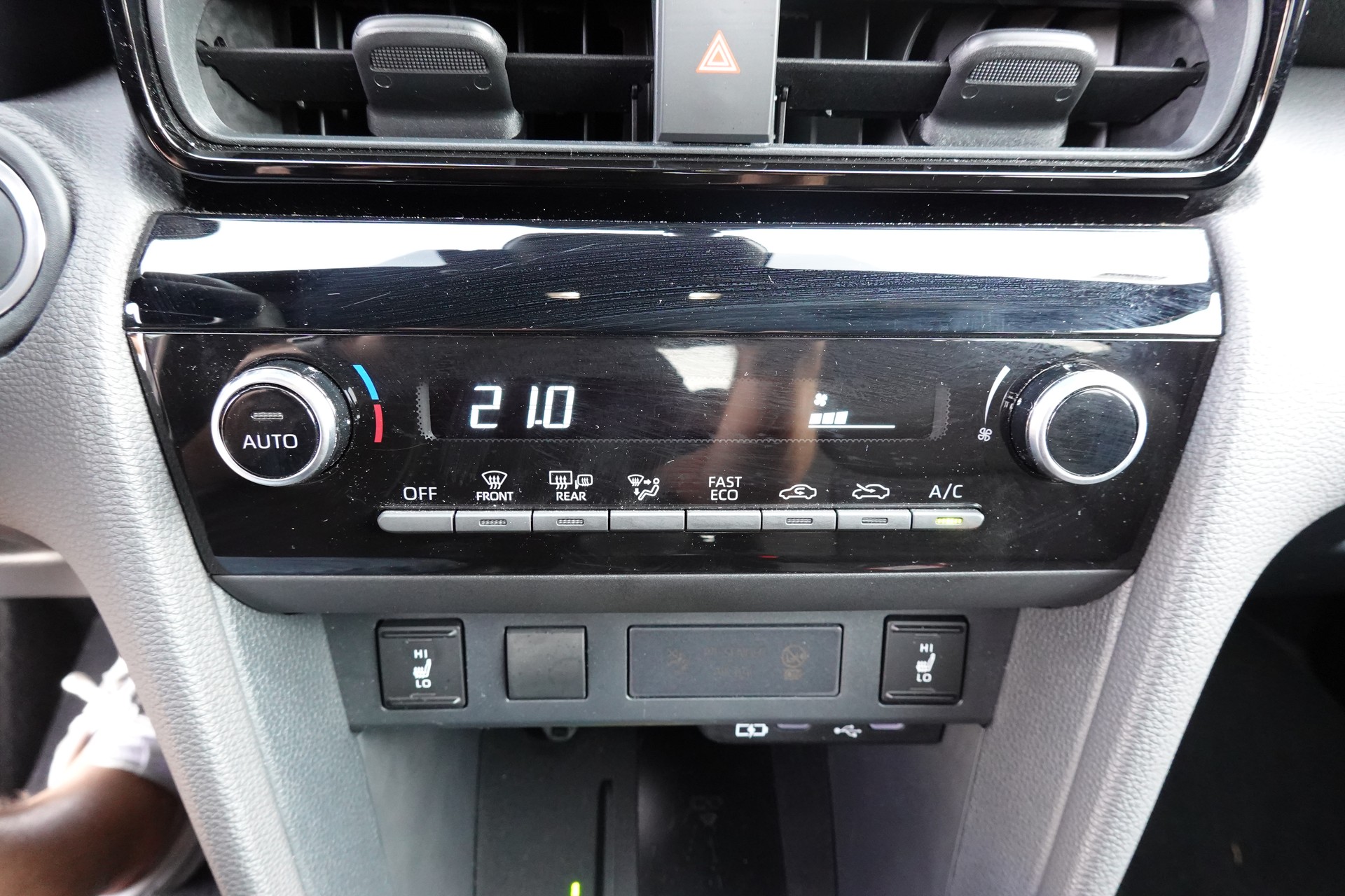 TOYOTA Yaris Cross 1.5 Trend e-CVT "* Garantie 10ans/185'000Kms * Sièges chauffants * Caméra de recul * Tempomat Adaptatif *"-image-19