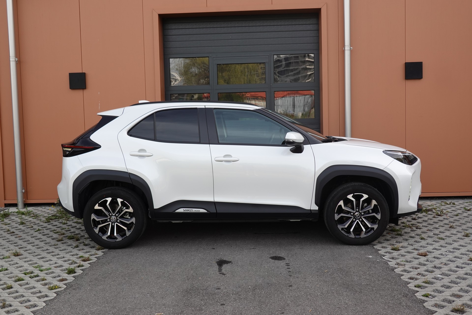 TOYOTA Yaris Cross 1.5 Trend e-CVT "* Garantie 10ans/185'000Kms * Sièges chauffants * Caméra de recul * Tempomat Adaptatif *"-image-3