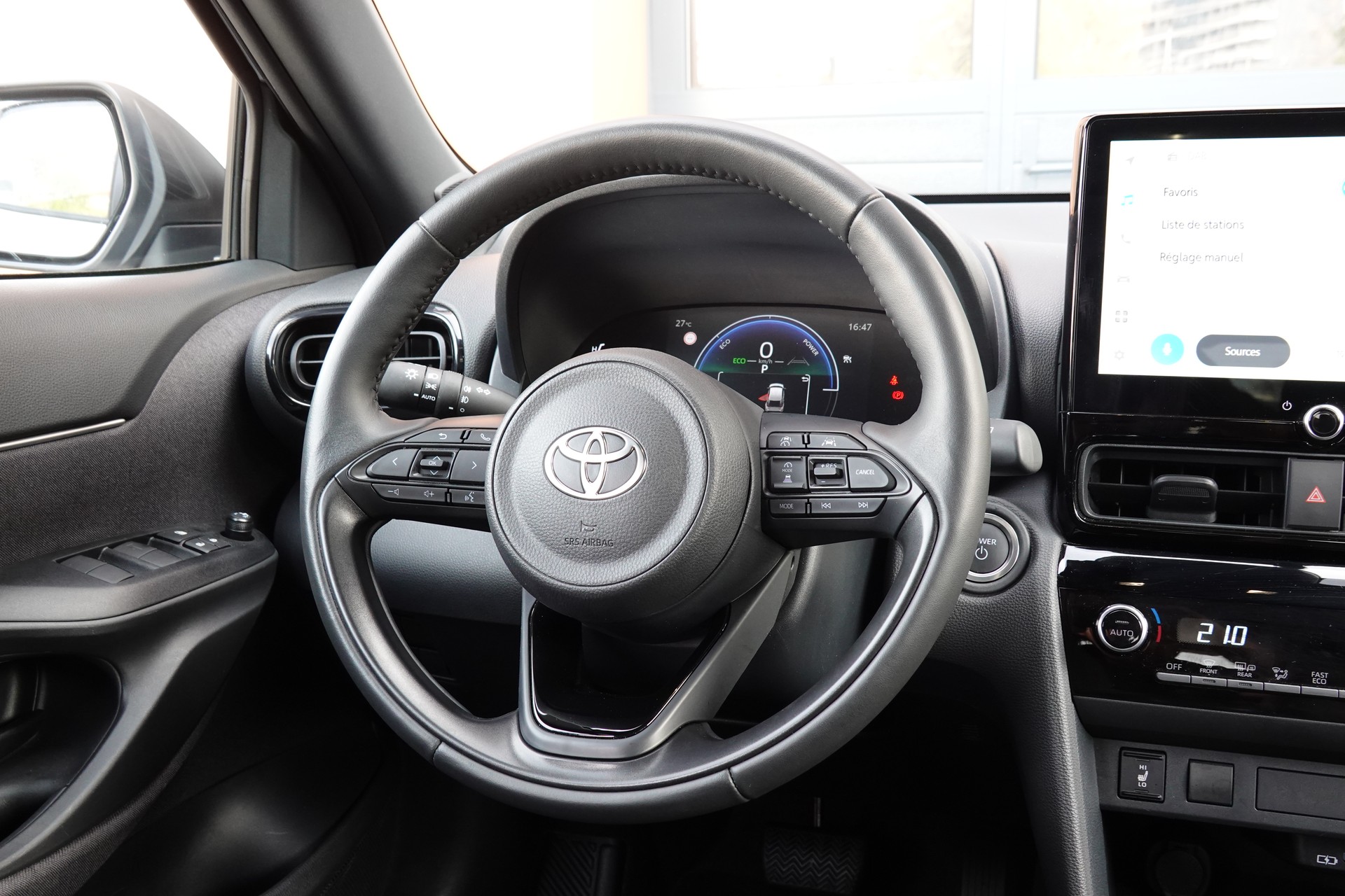 TOYOTA Yaris Cross 1.5 Trend e-CVT "* Garantie 10ans/185'000Kms * Sièges chauffants * Caméra de recul * Tempomat Adaptatif *"-image-12