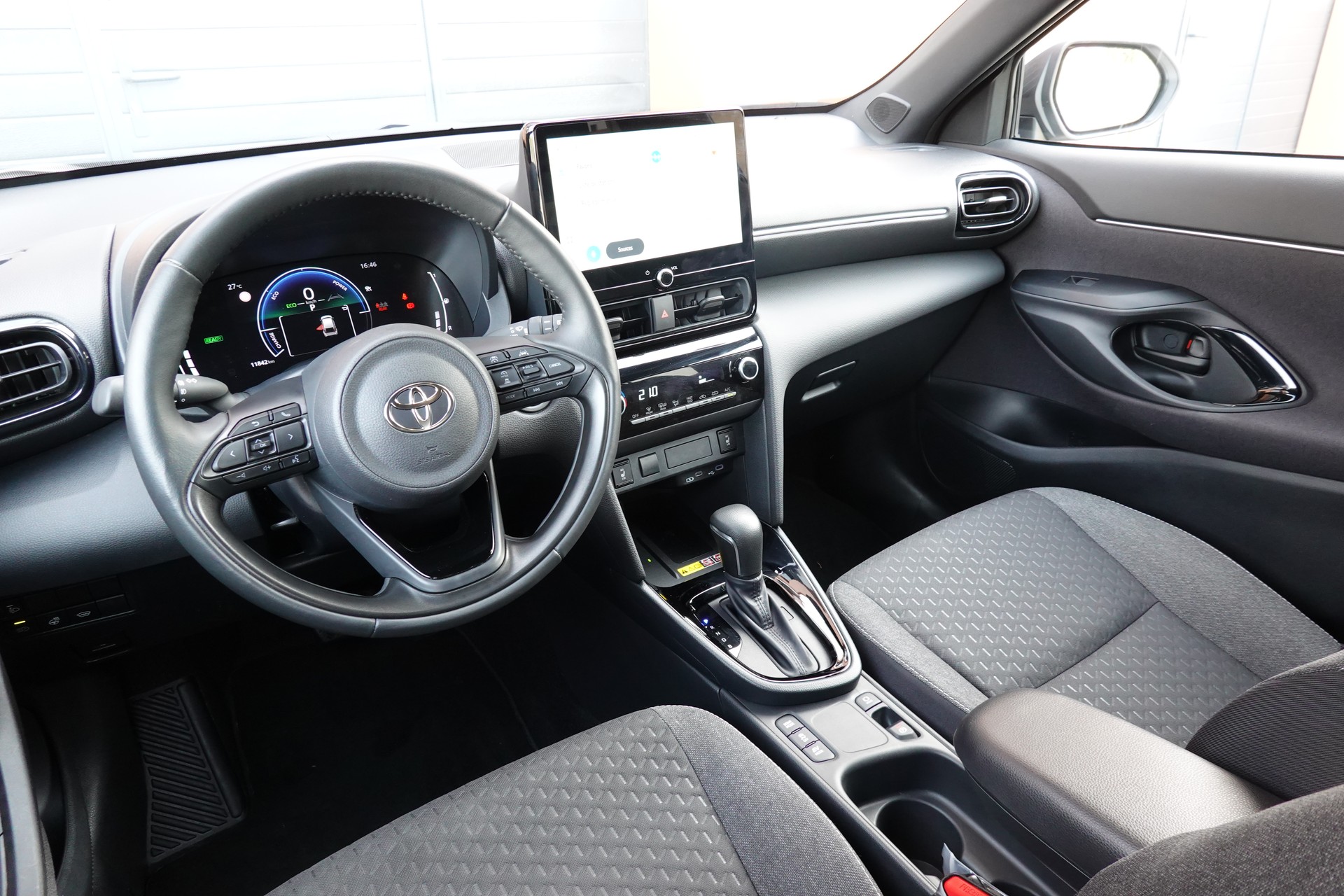 TOYOTA Yaris Cross 1.5 Trend e-CVT "* Garantie 10ans/185'000Kms * Sièges chauffants * Caméra de recul * Tempomat Adaptatif *"-image-11