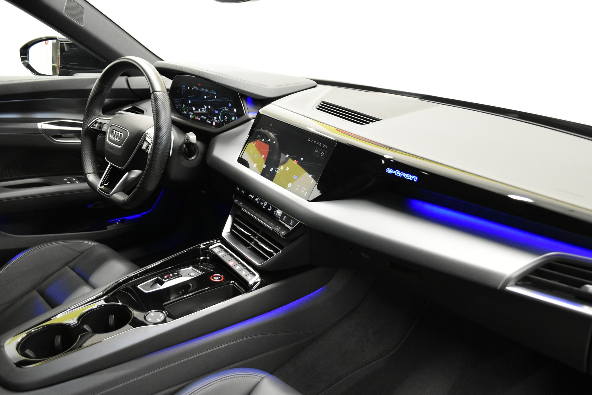 AUDI e-tron GT quattro-image-4