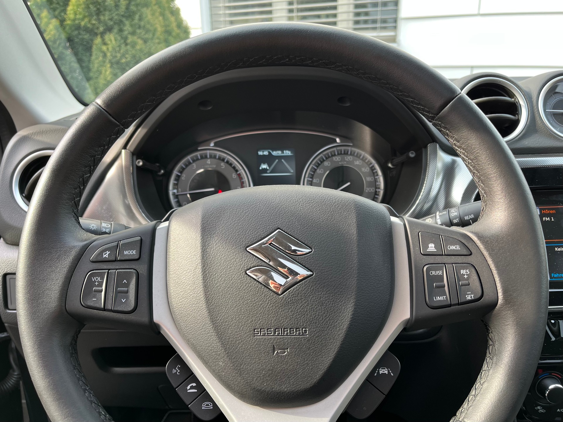 SUZUKI Vitara 1.4 4x4 Boosterjet Compact Top Automatic Allgrip *Vollausstattung*aus 1. Hand*Garantie*-image-12