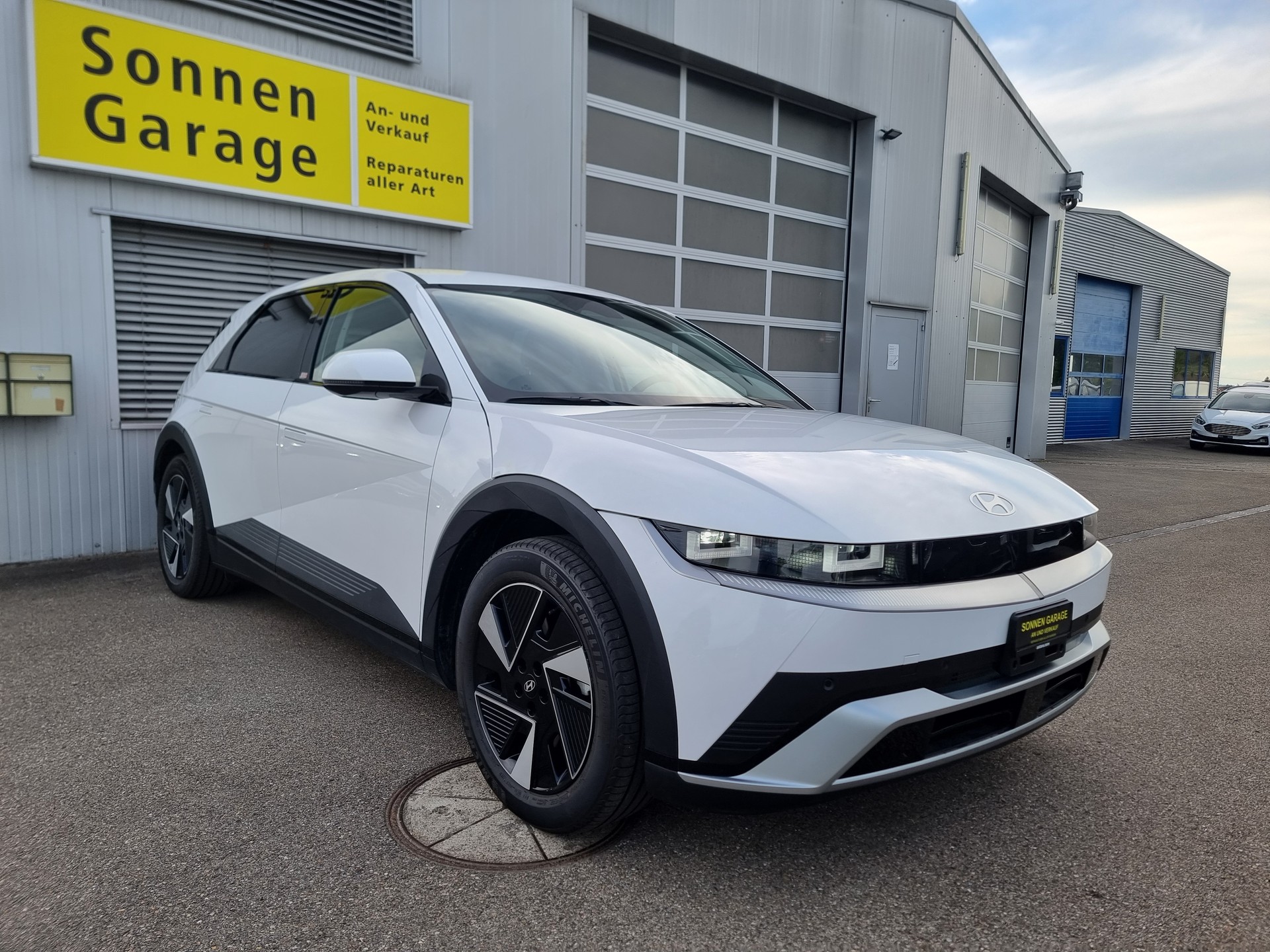 HYUNDAI Ioniq 5 84 kWh Amplia 2WD-image-2