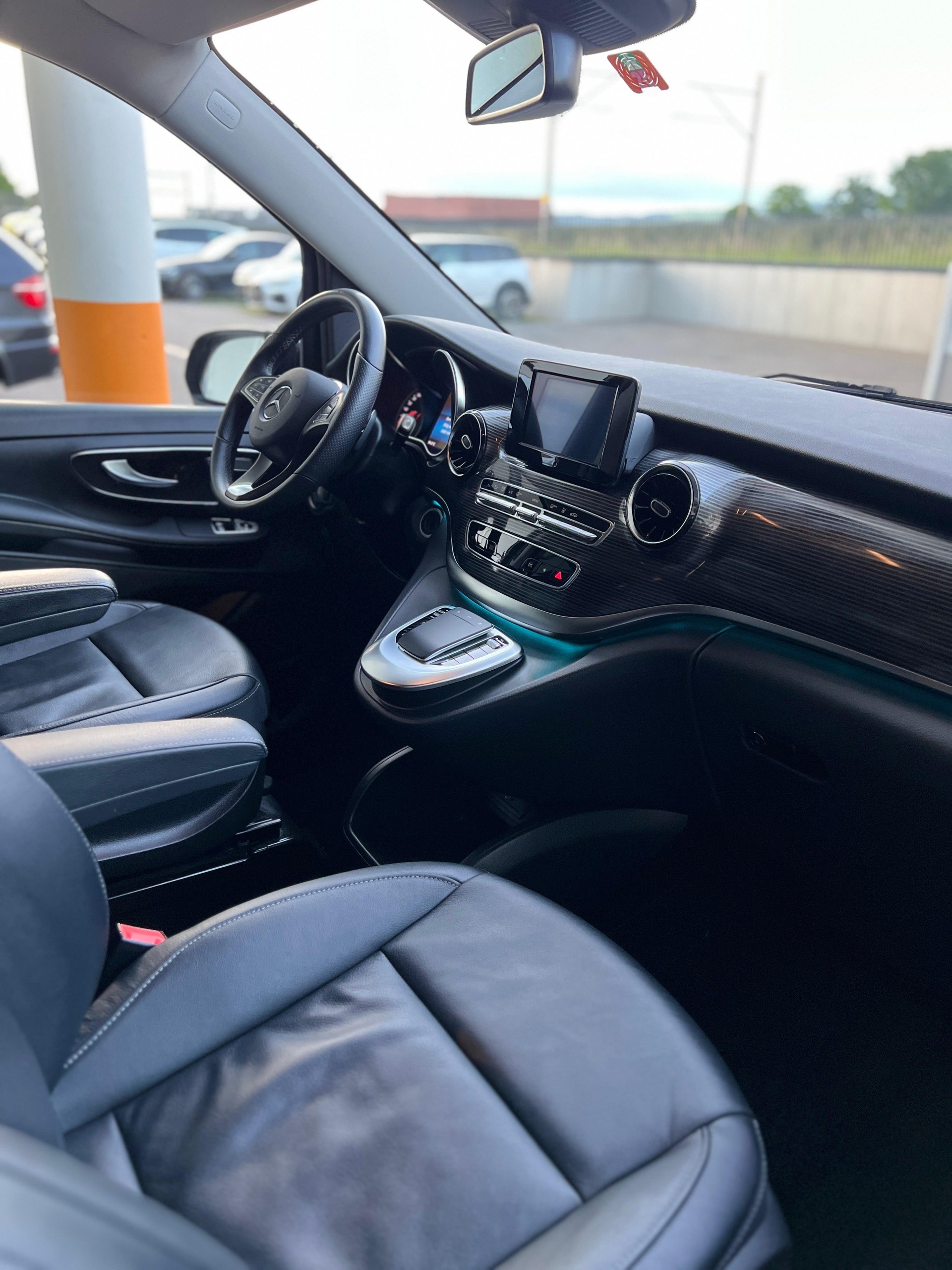 MERCEDES-BENZ V 250 d lang 4Matic 9G-Tronic-image-4
