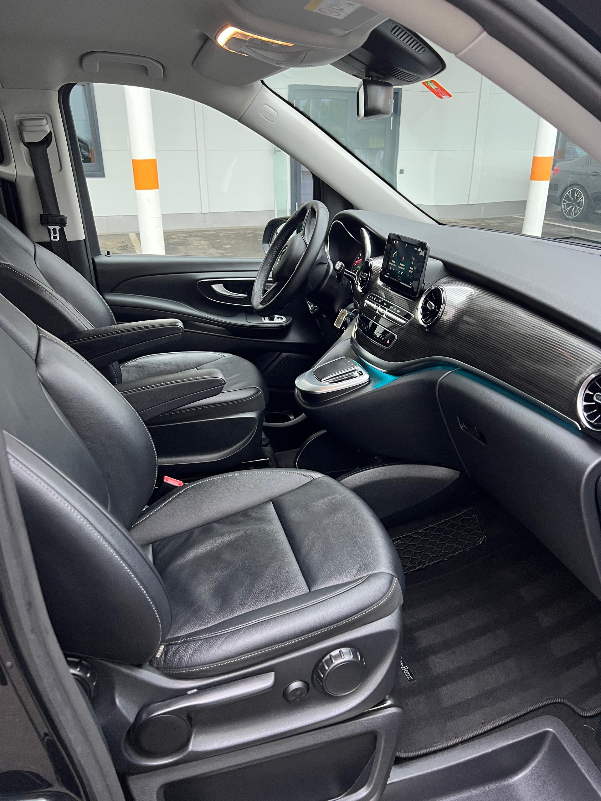 MERCEDES-BENZ V 250 d lang 4Matic 9G-Tronic-image-9