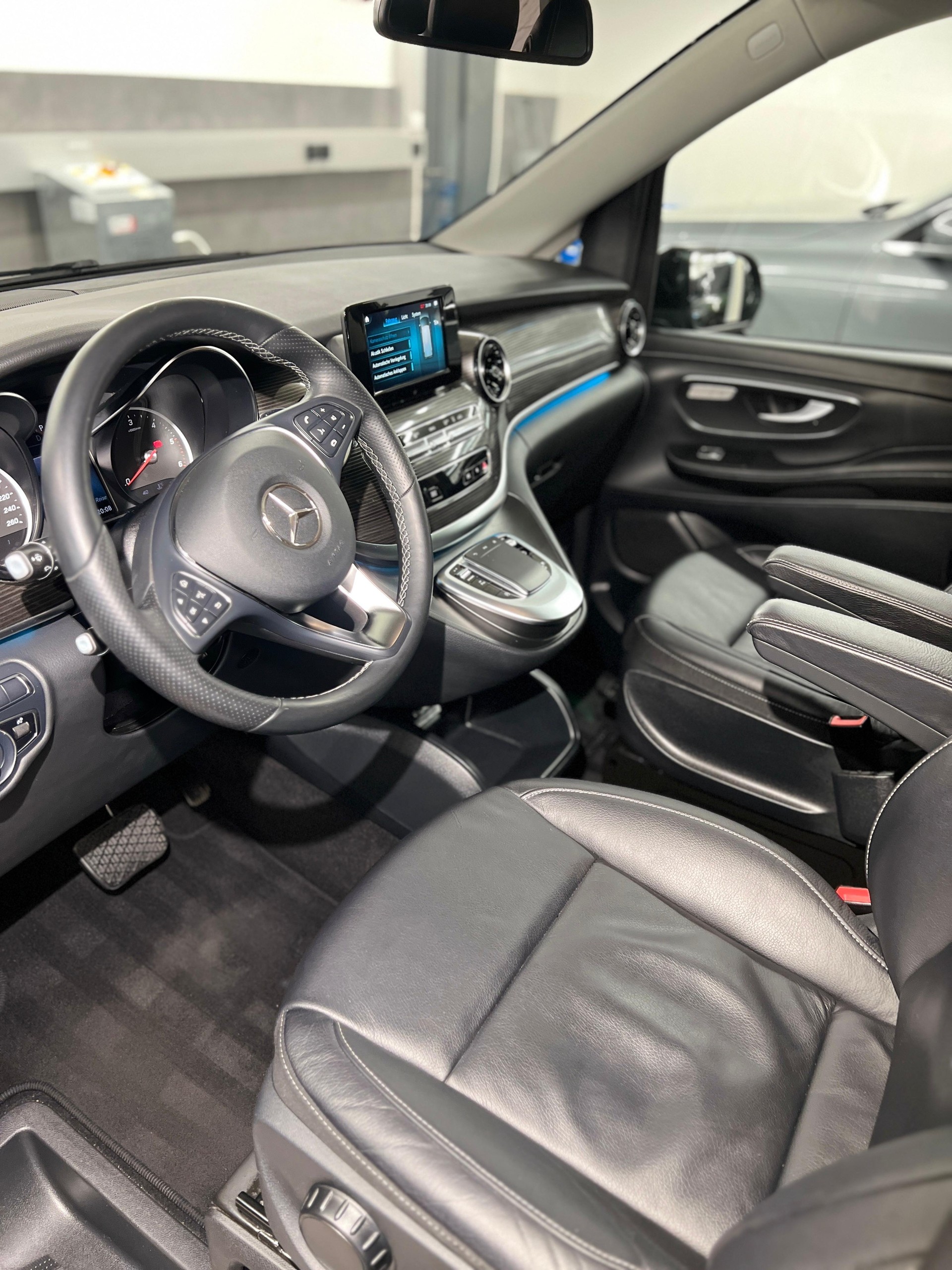 MERCEDES-BENZ V 250 d lang 4Matic 9G-Tronic-image-5