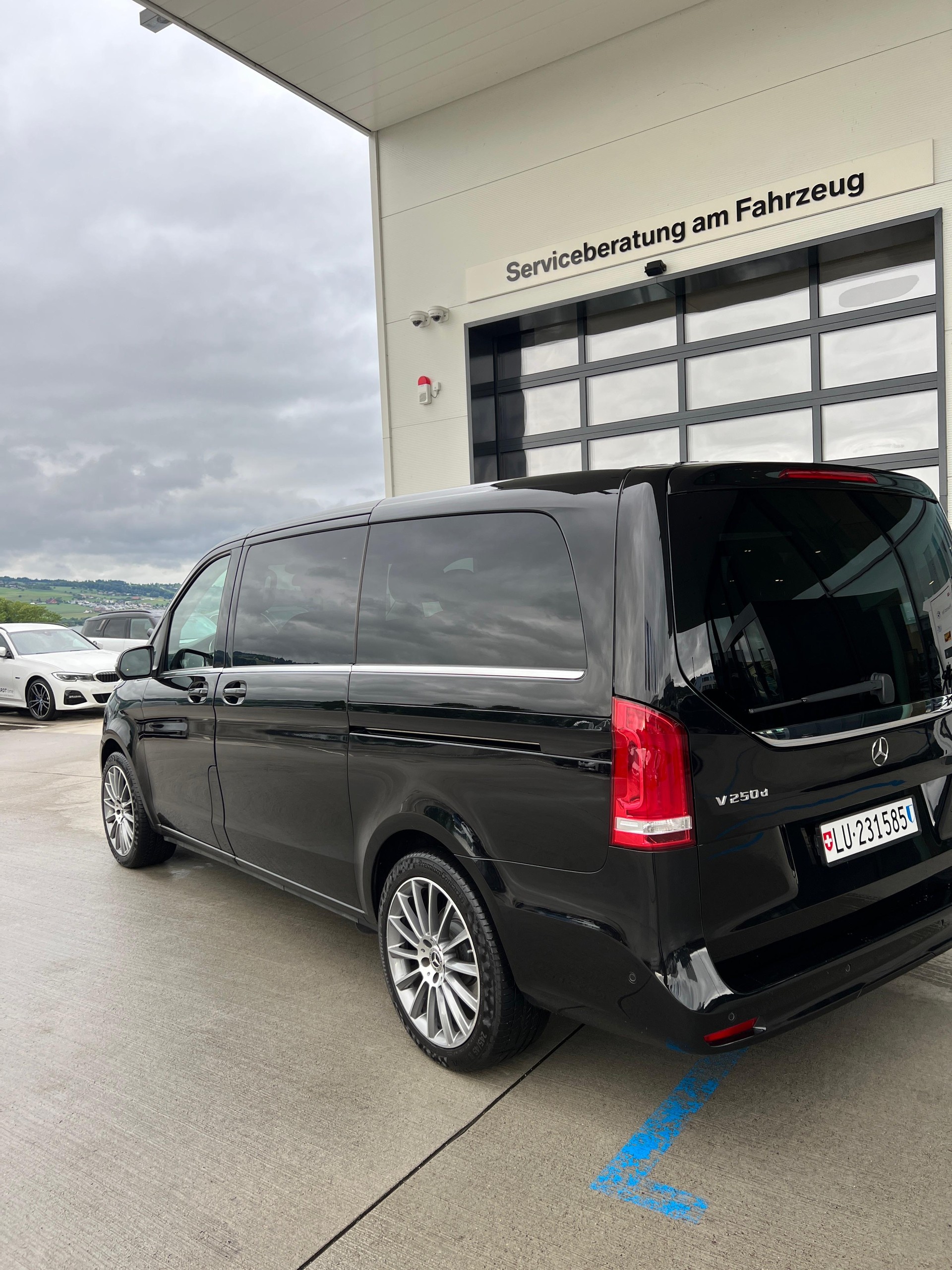 MERCEDES-BENZ V 250 d lang 4Matic 9G-Tronic-image-2
