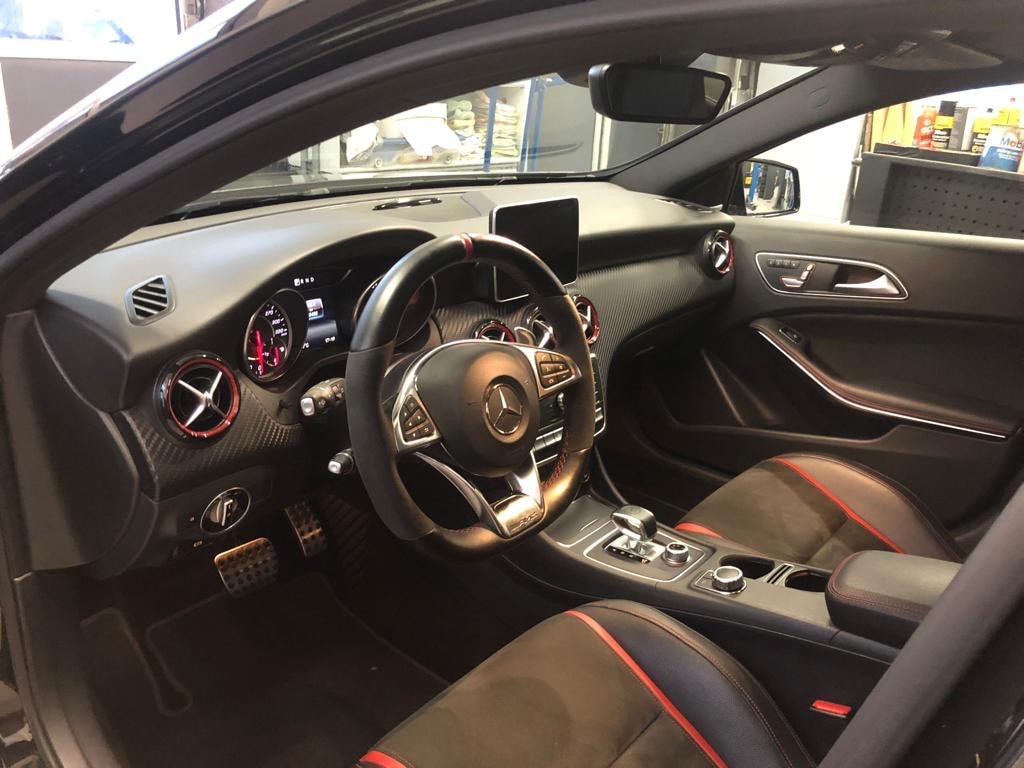 MERCEDES-BENZ A 45 AMG 4m-image-4