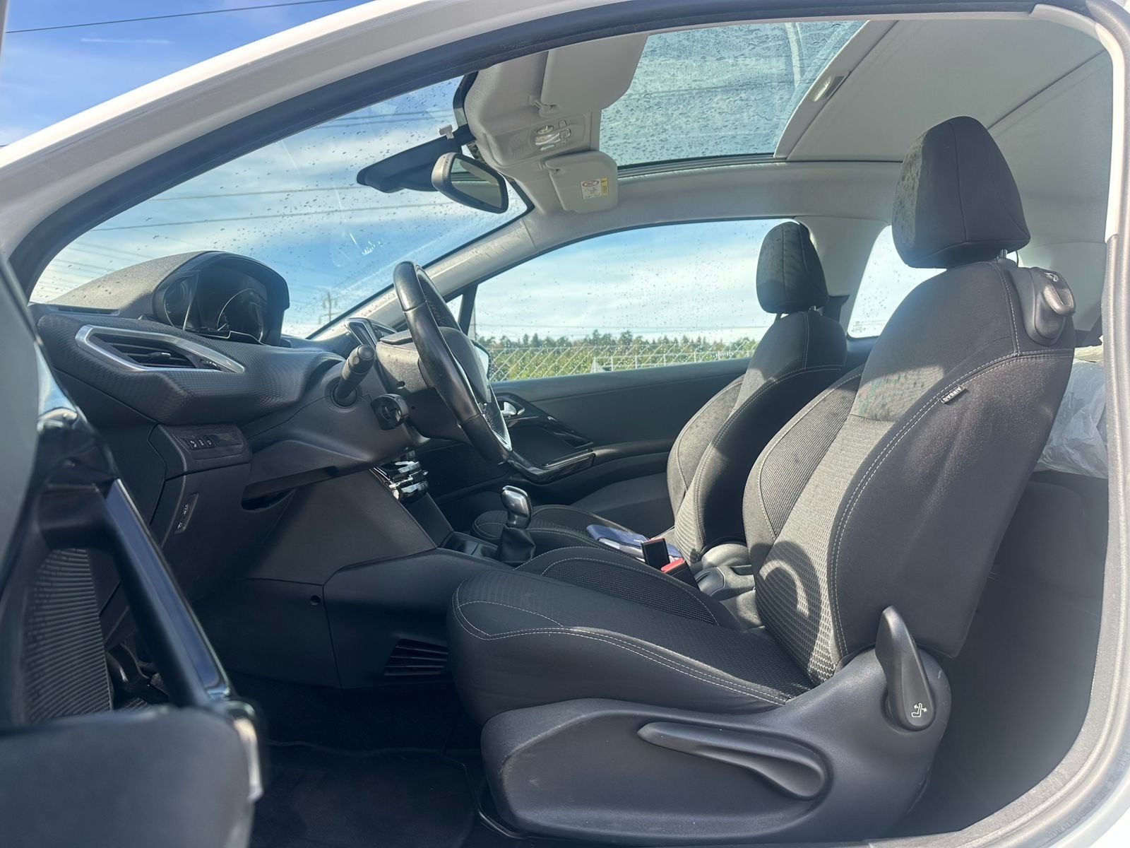 PEUGEOT 208 1.2 PureTech Active-image-9
