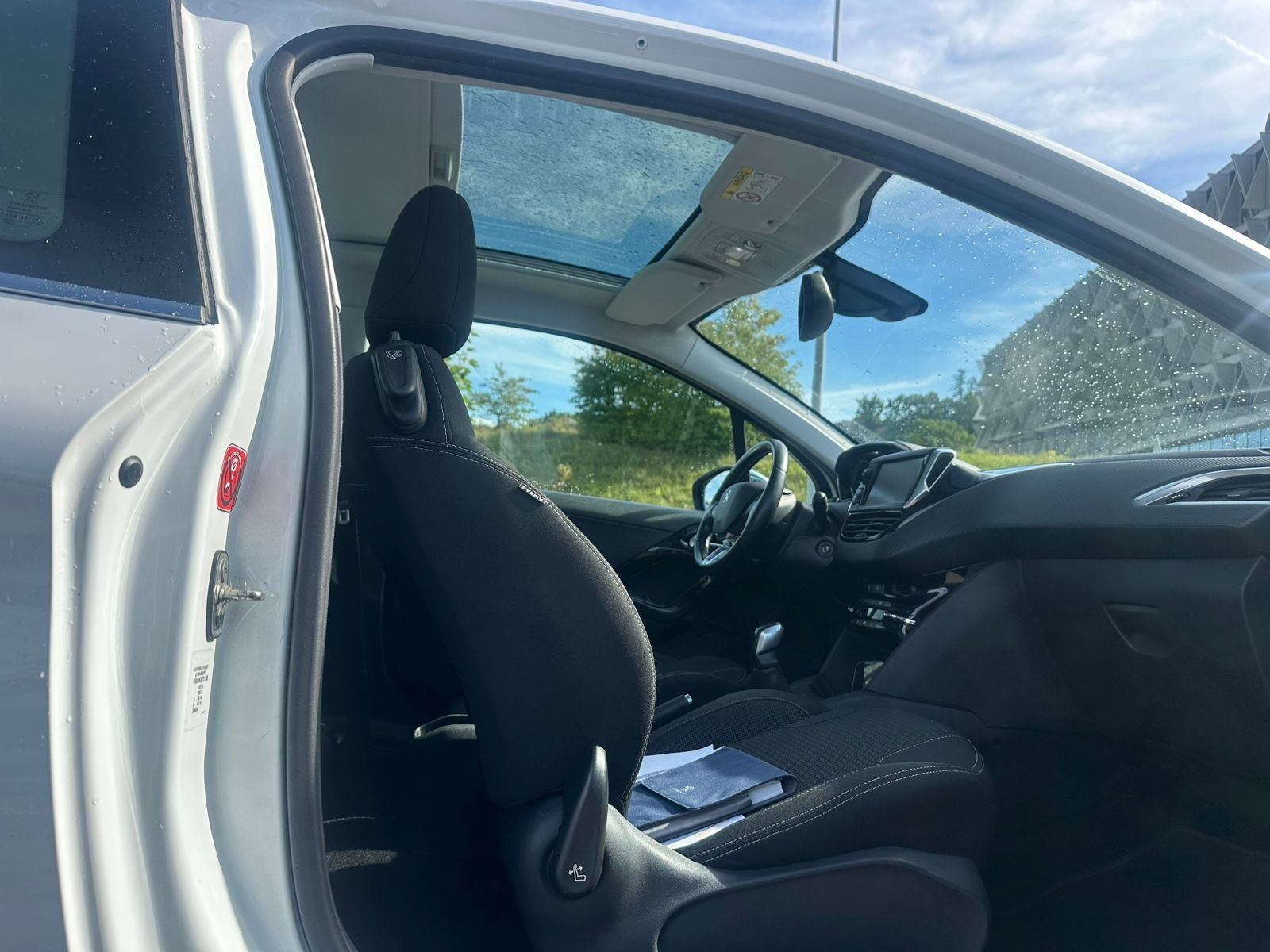 PEUGEOT 208 1.2 PureTech Active-image-6