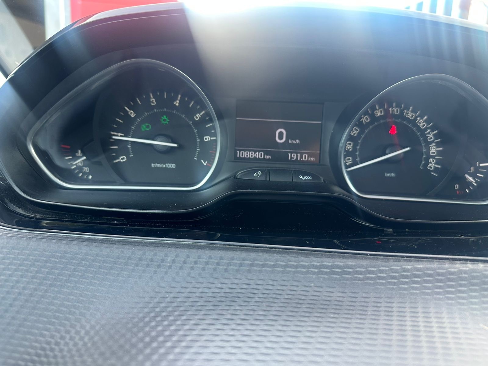 PEUGEOT 208 1.2 PureTech Active-image-8