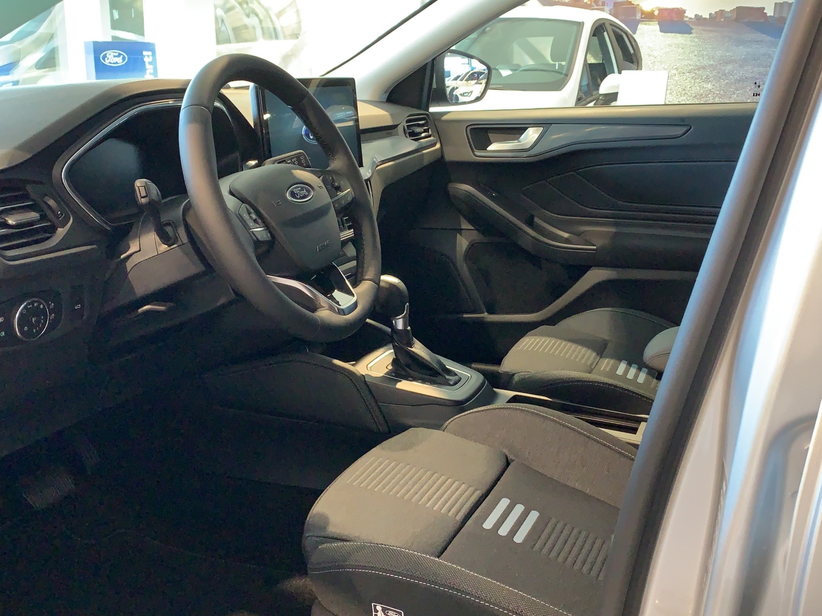 FORD Focus SW 1.0i EcoB Hybrid 155 Active X-image-4