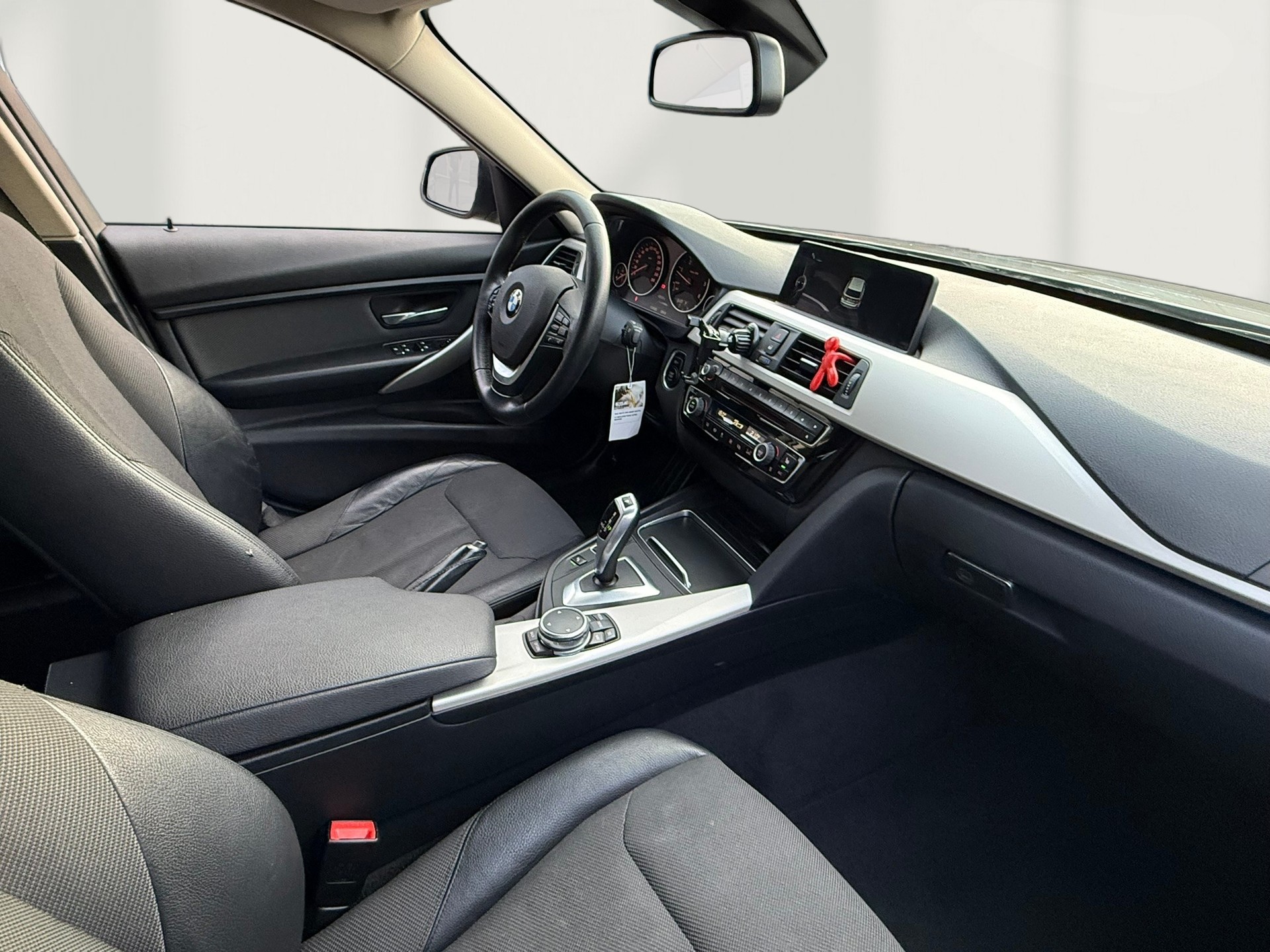 BMW 318d Touring Steptronic-image-8