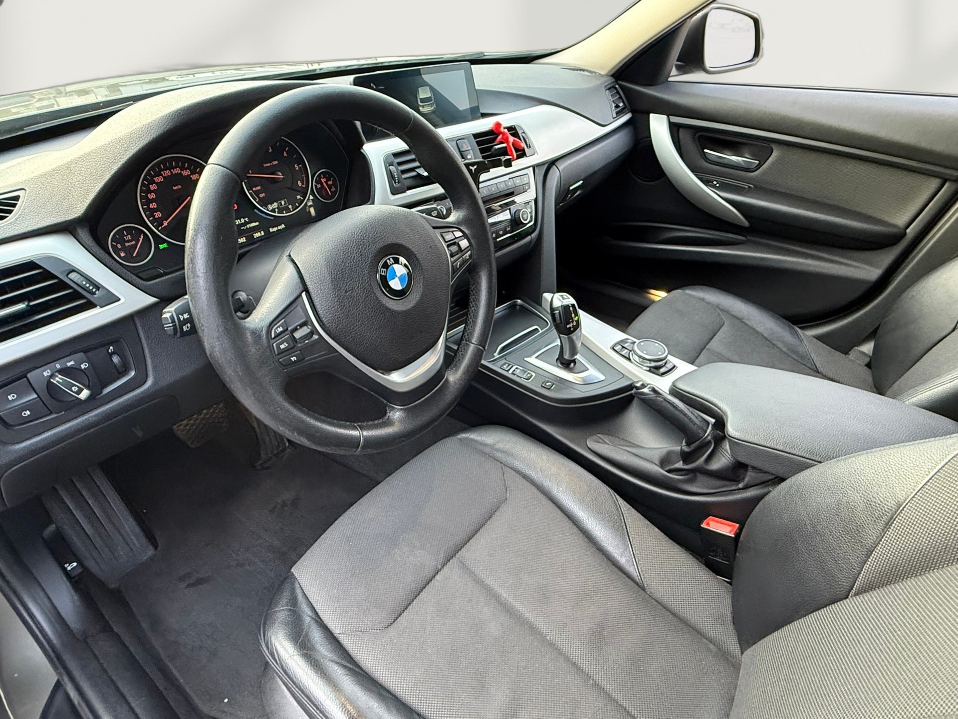 BMW 318d Touring Steptronic-image-9