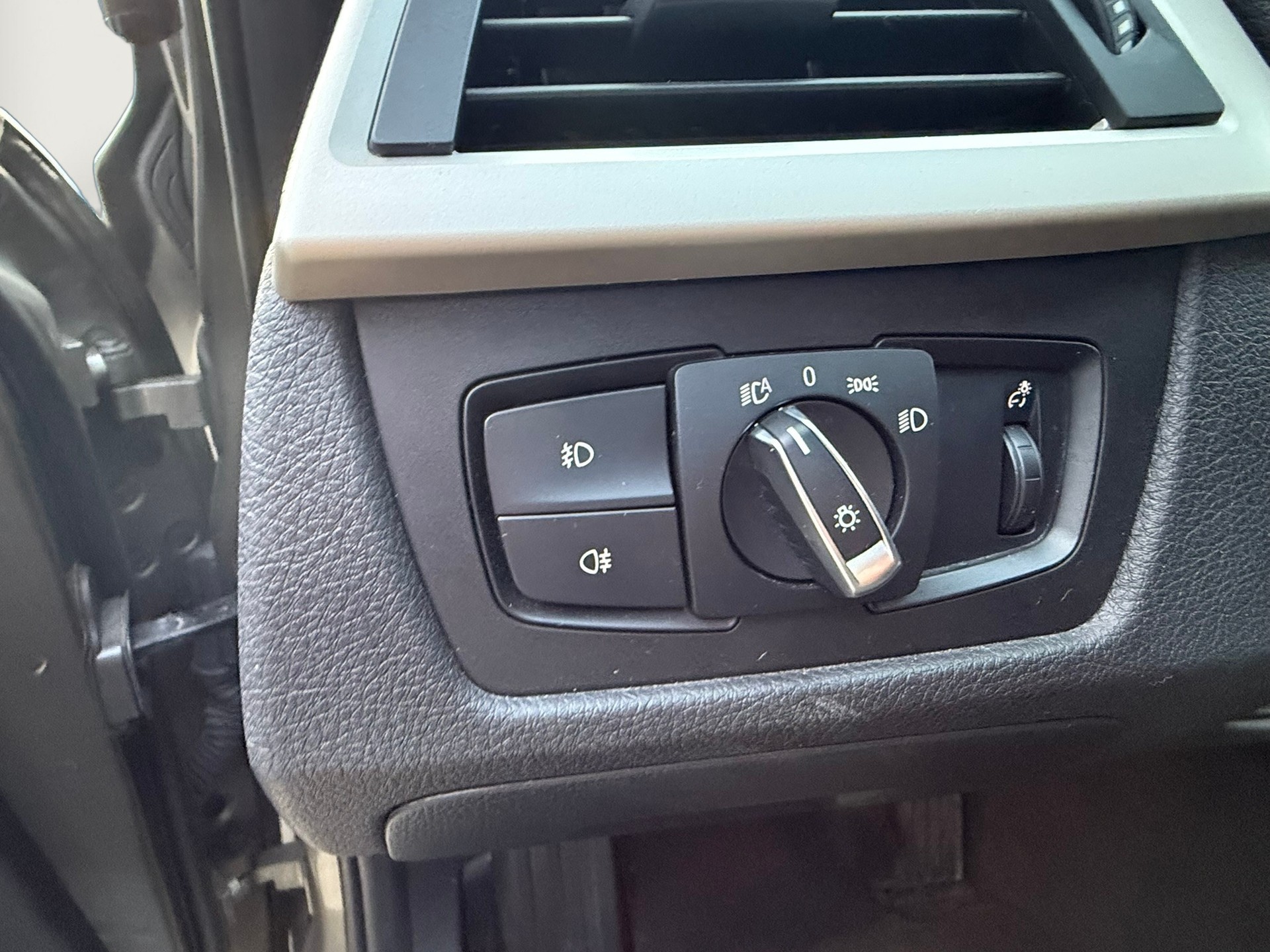 BMW 318d Touring Steptronic-image-11