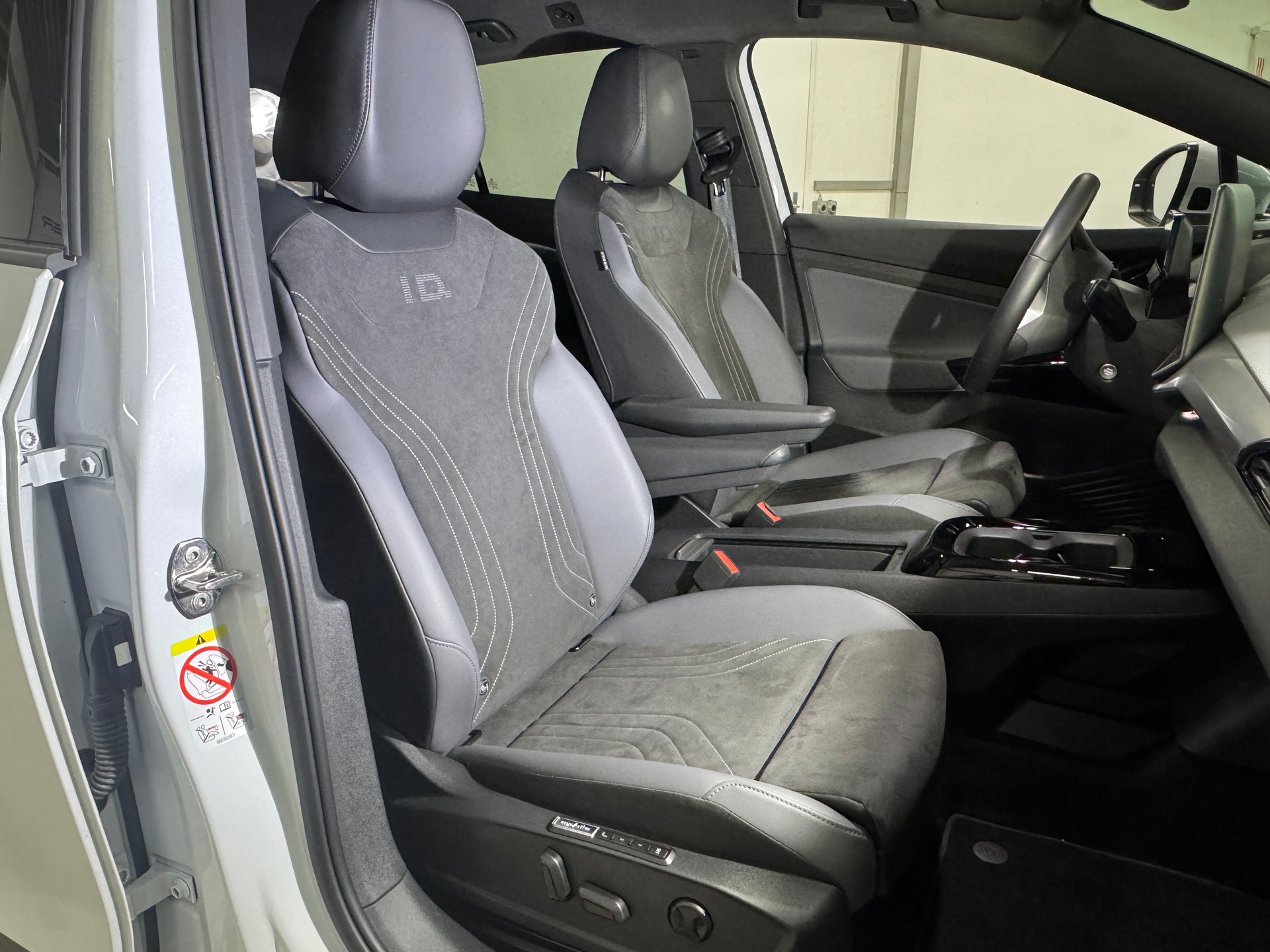 VW ID.4 Pro United 77 kWh 4 Motion / 286 PS / Modell 2025-image-9