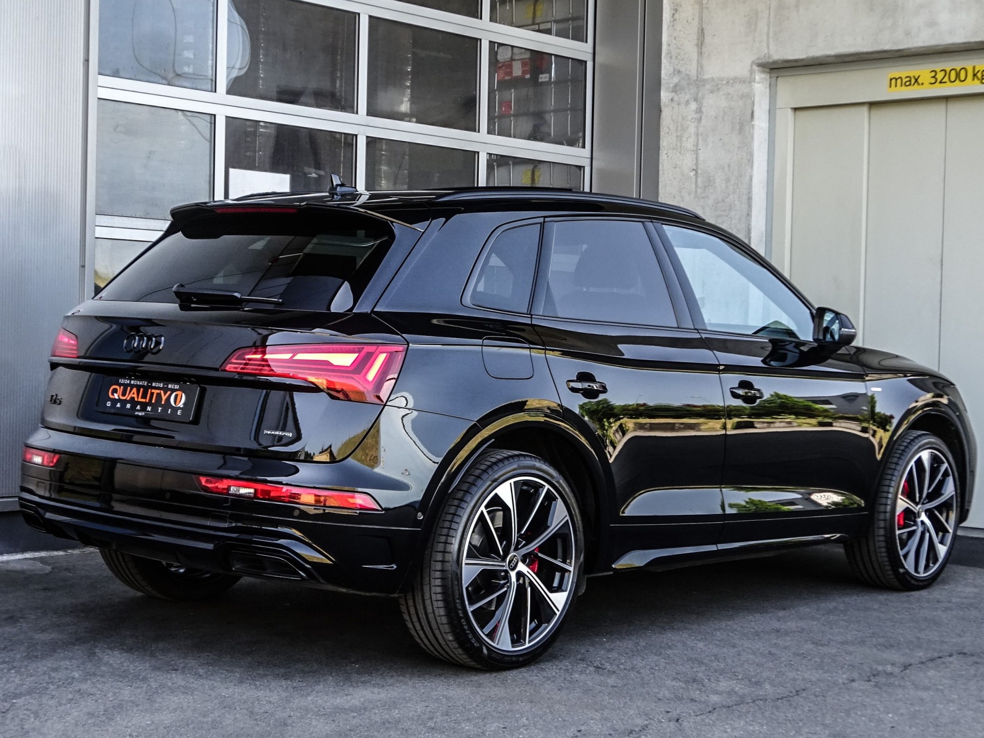 AUDI Q5 40 TDI Black Edition quattro S-tronic // CH-Fahrzeug // Herstellergarantie bis 01.2029 // Top Fahrzeug...-image-1
