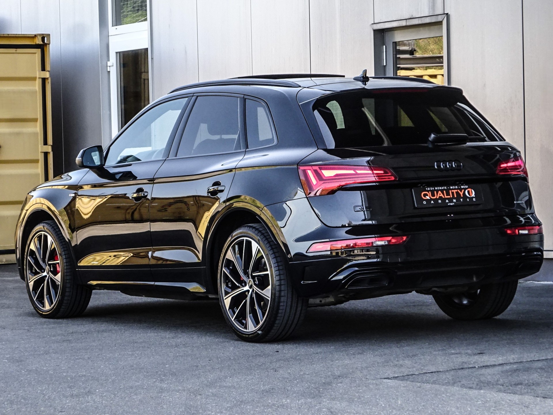 AUDI Q5 40 TDI Black Edition quattro S-tronic // CH-Fahrzeug // Herstellergarantie bis 01.2029 // Top Fahrzeug...-image-2