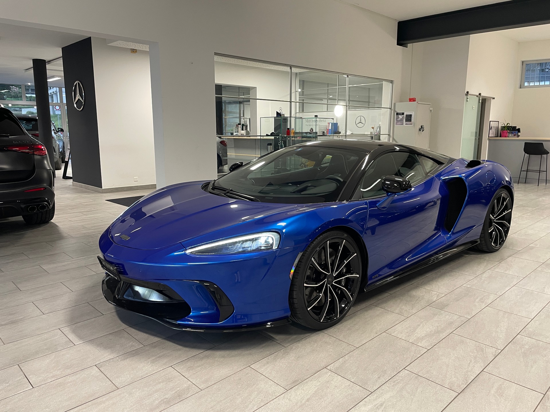 McLAREN GTS-image-0
