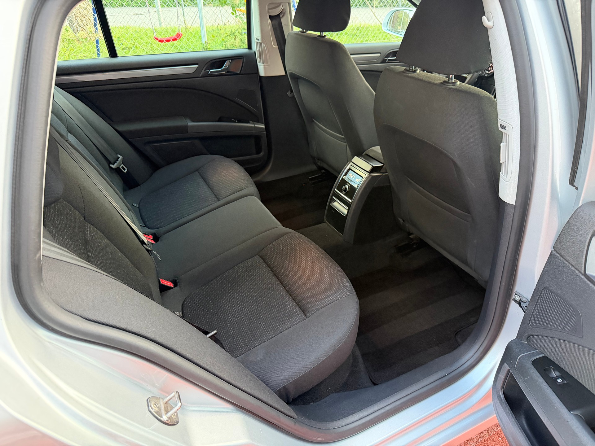SKODA Superb Combi 1.8 TSI Business-image-10