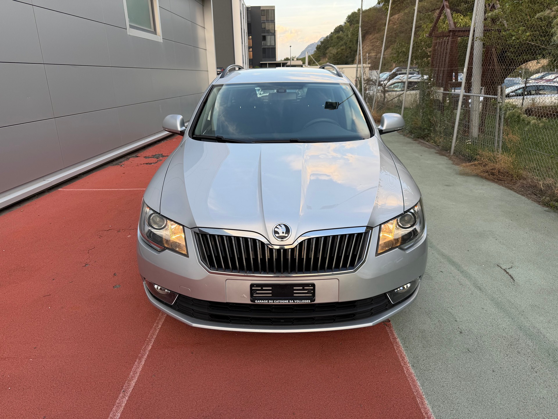 SKODA Superb Combi 1.8 TSI Business-image-2