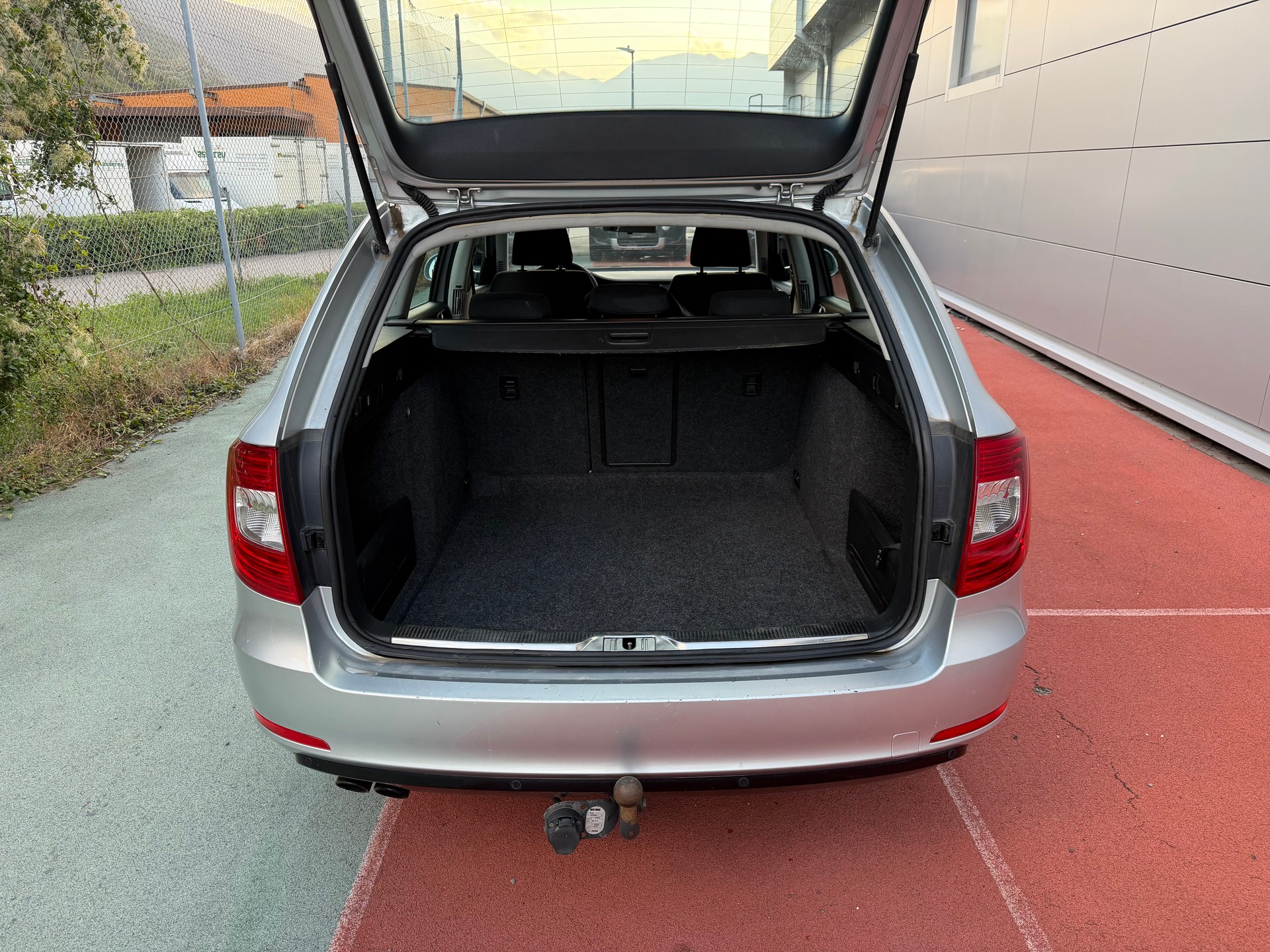 SKODA Superb Combi 1.8 TSI Business-image-11