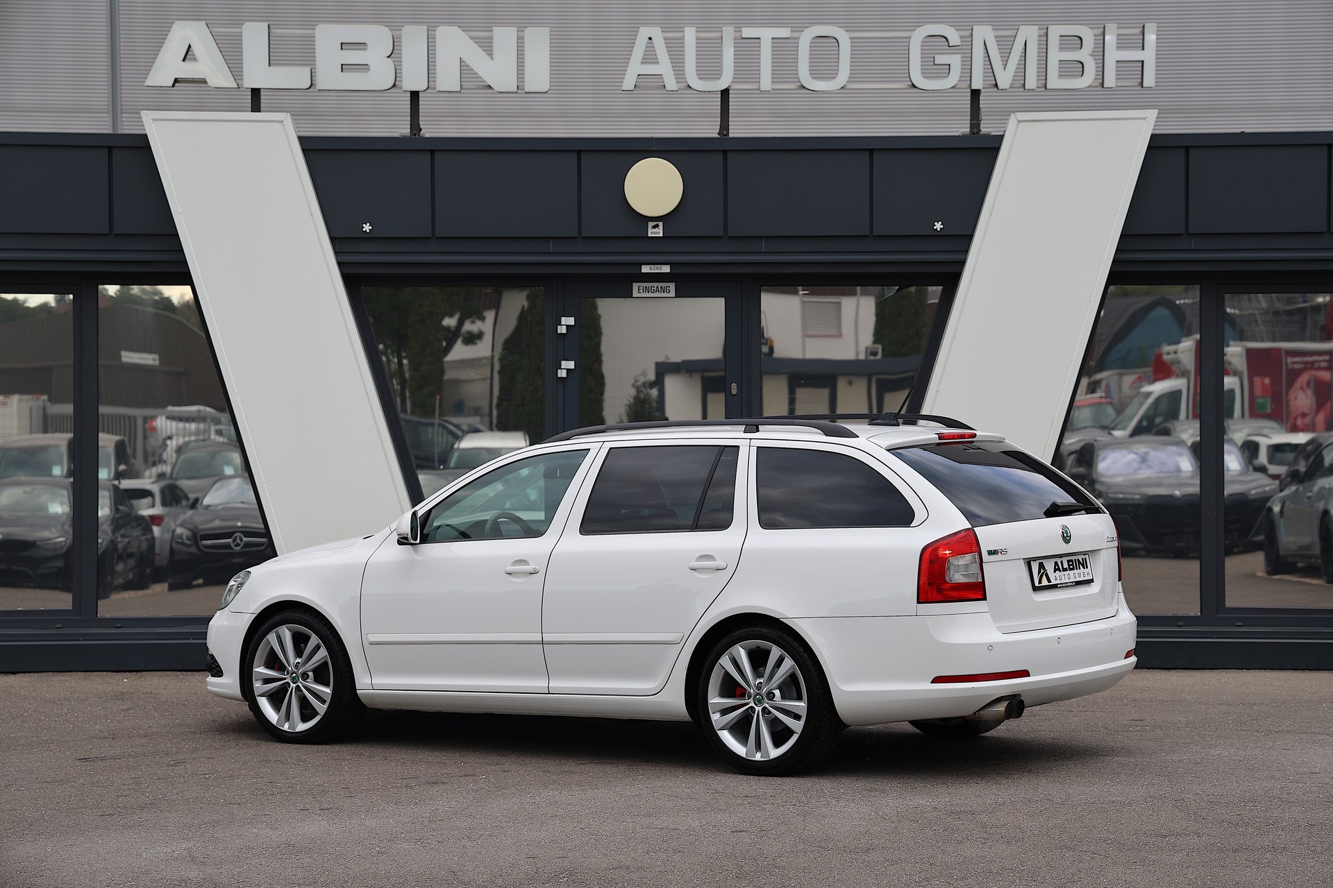 SKODA Octavia Combi 2.0 TFSI 200 RS-image-3