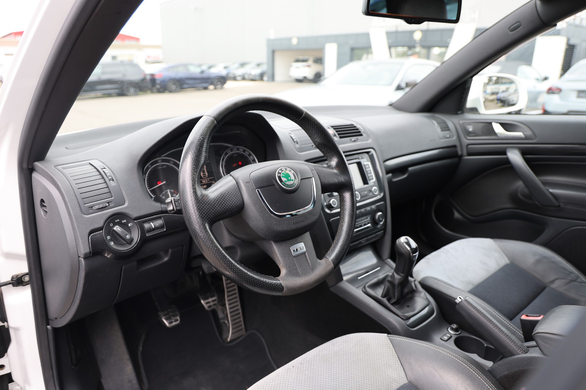 SKODA Octavia Combi 2.0 TFSI 200 RS-image-7