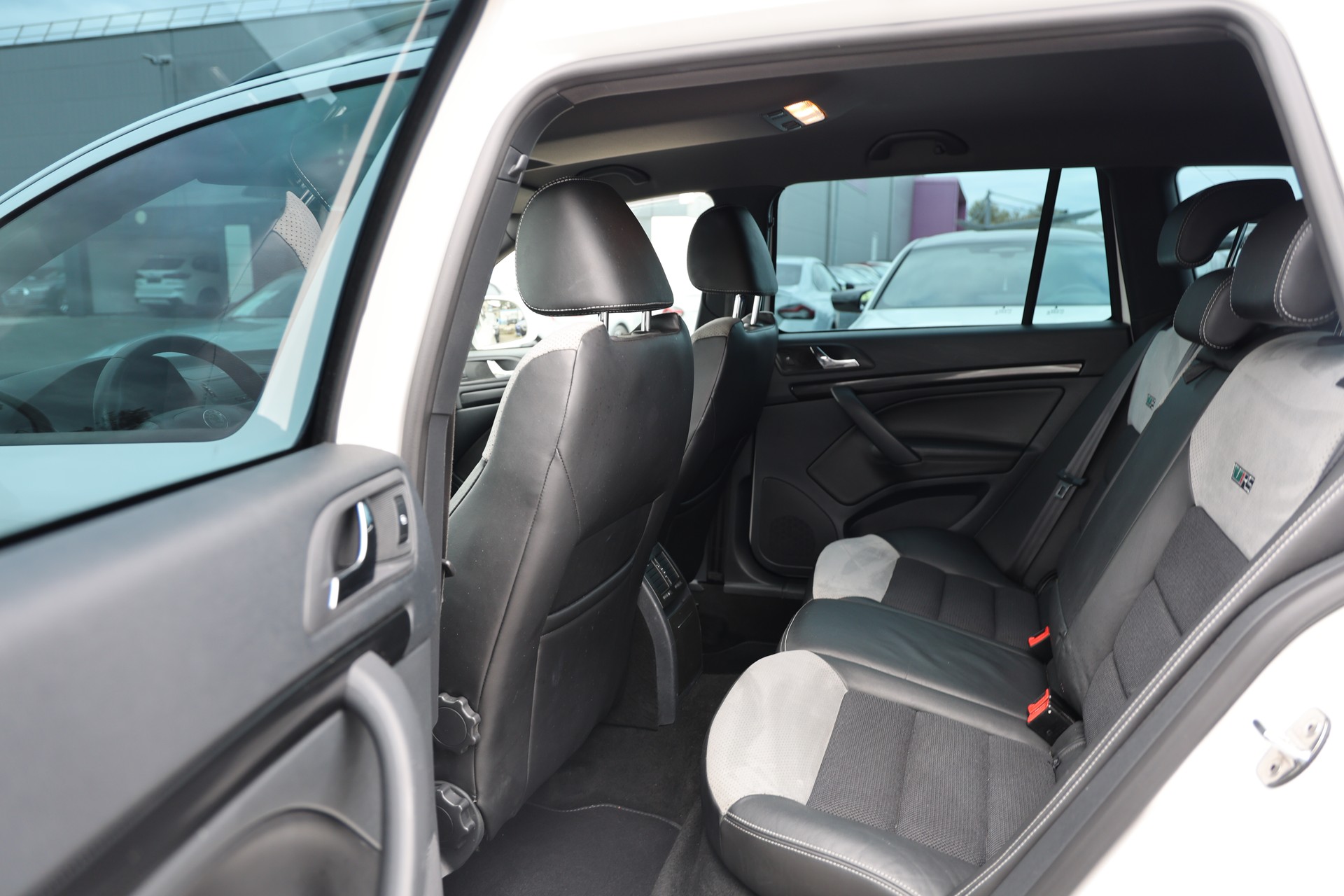 SKODA Octavia Combi 2.0 TFSI 200 RS-image-14