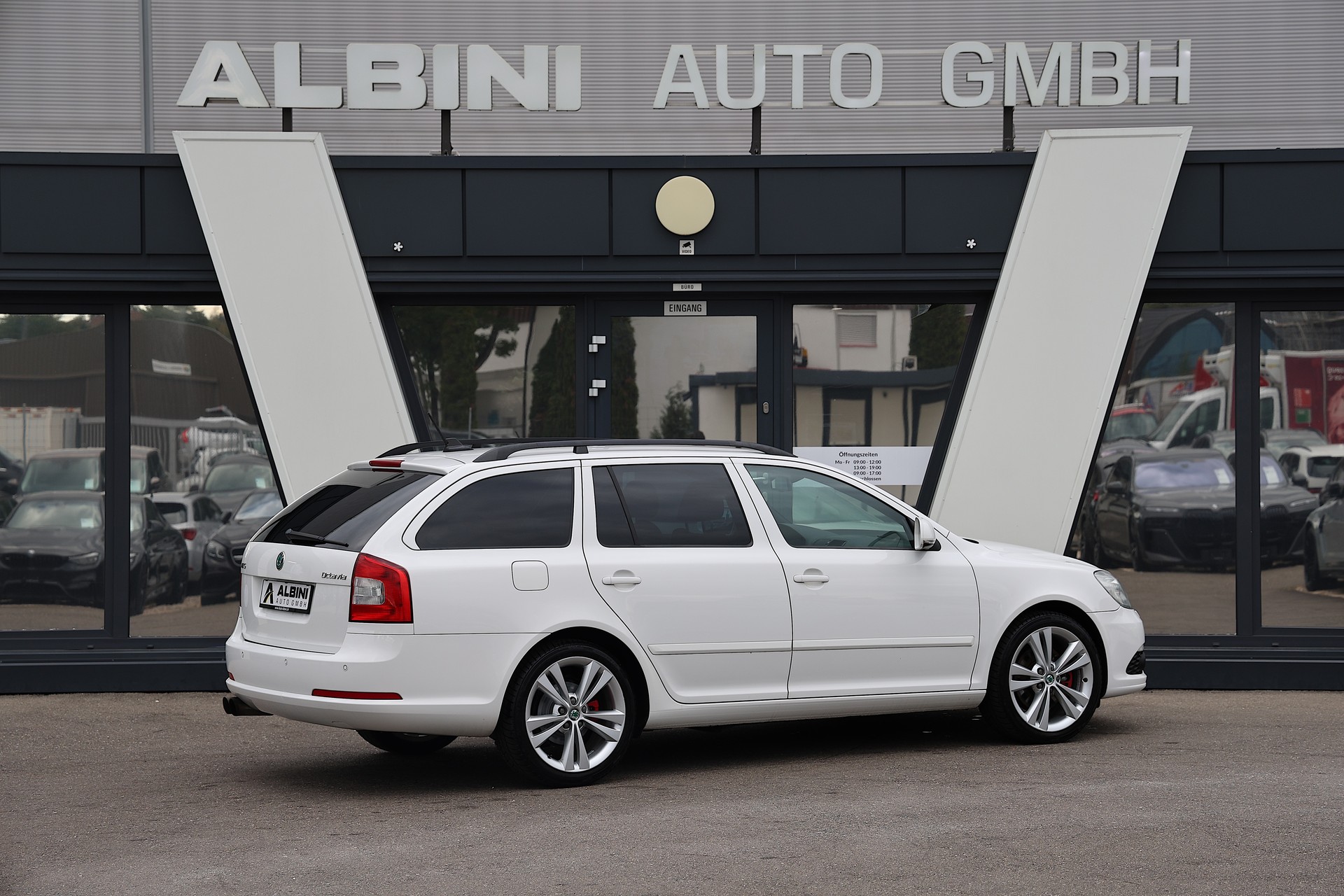 SKODA Octavia Combi 2.0 TFSI 200 RS-image-2