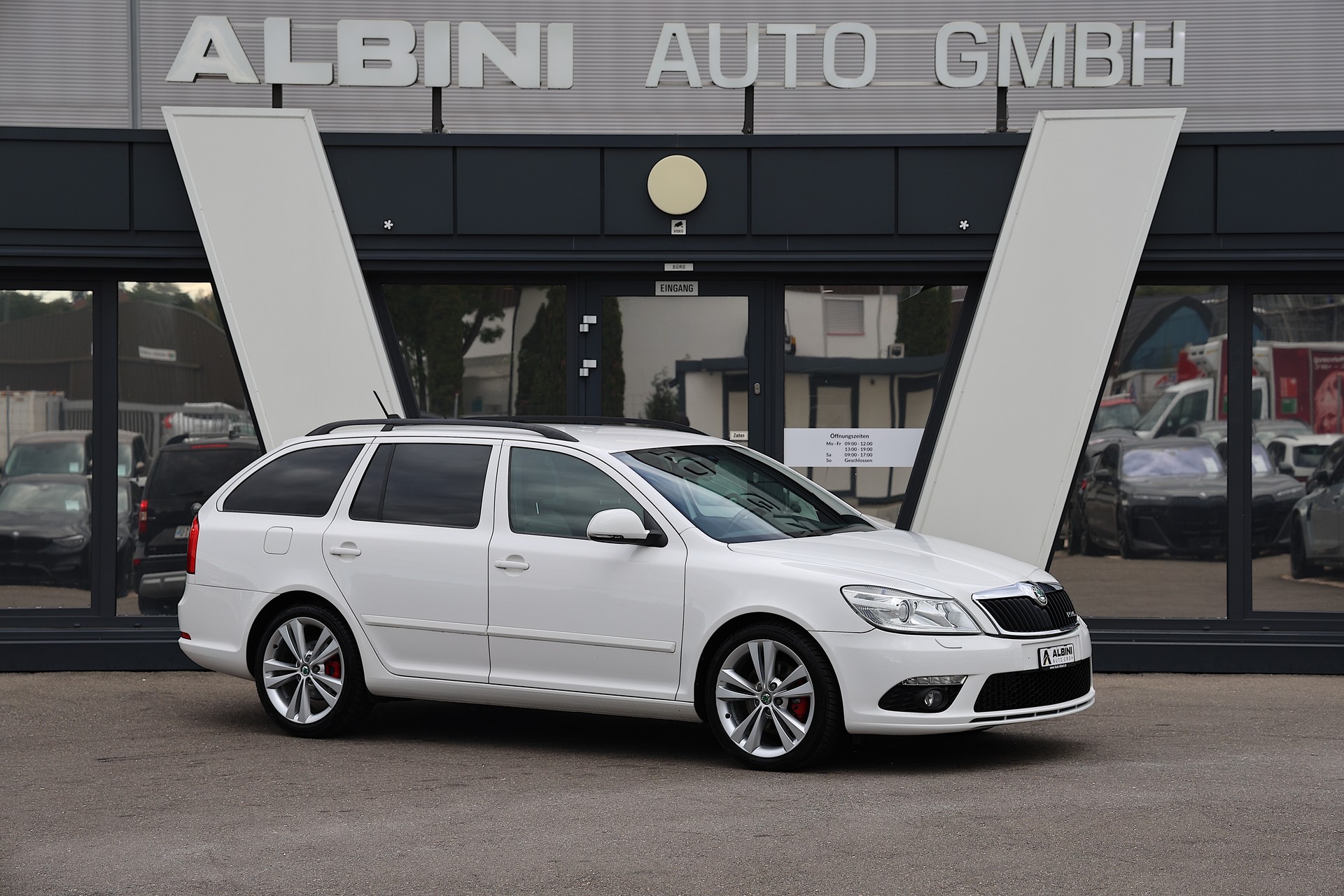 SKODA Octavia Combi 2.0 TFSI 200 RS-image-1