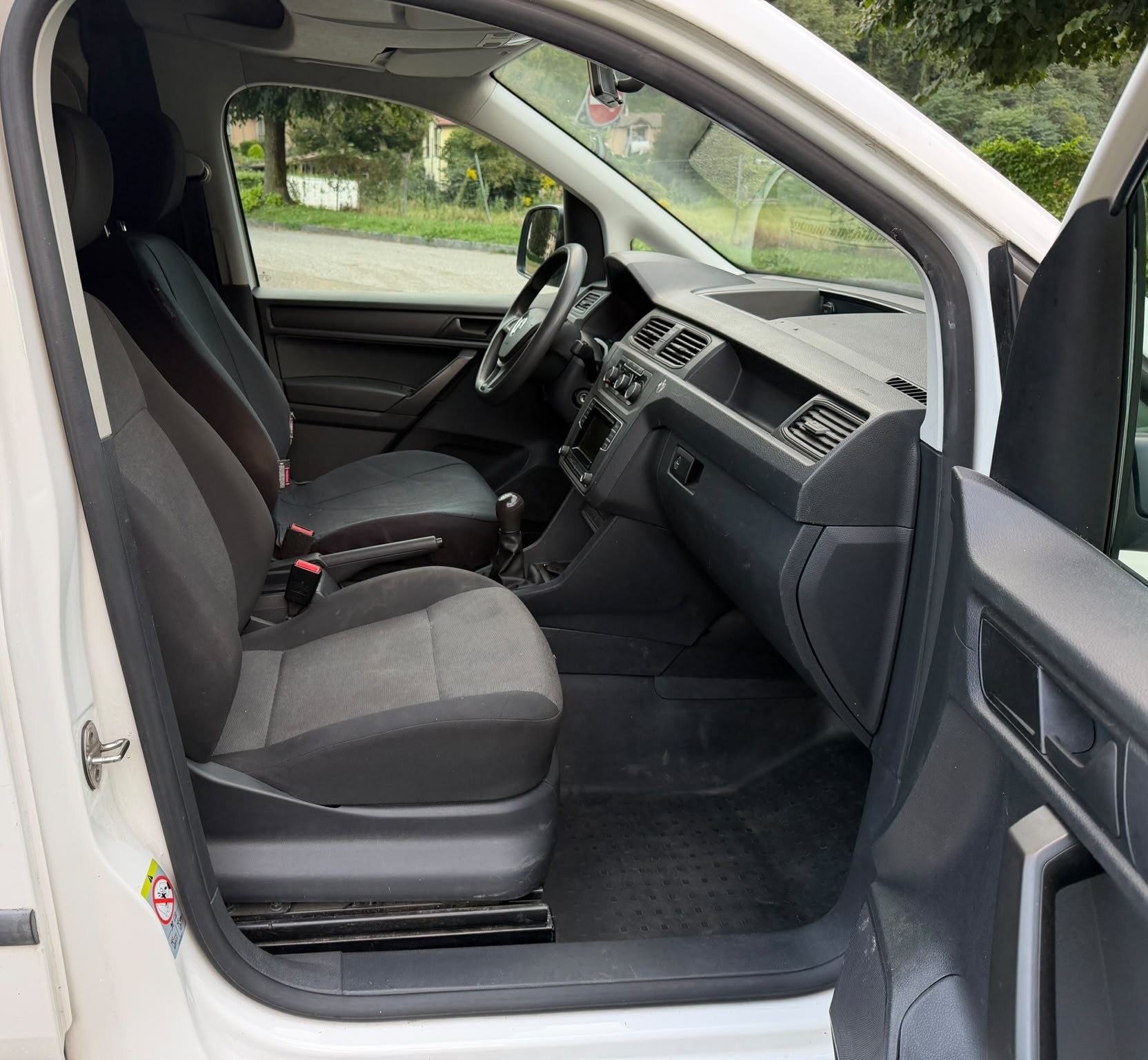 VW Caddy Maxi 2.0TDI BlueMotion Technology-image-10