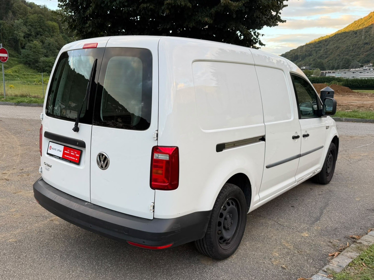 VW Caddy Maxi 2.0TDI BlueMotion Technology-image-5