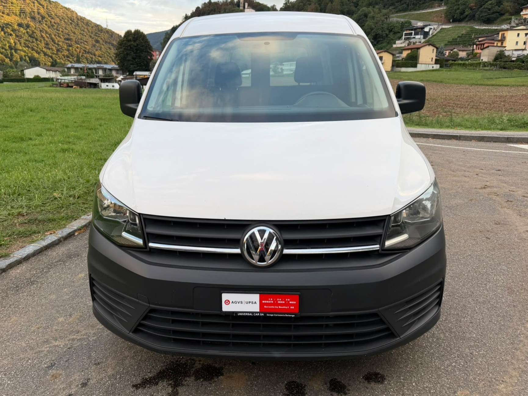 VW Caddy Maxi 2.0TDI BlueMotion Technology-image-2