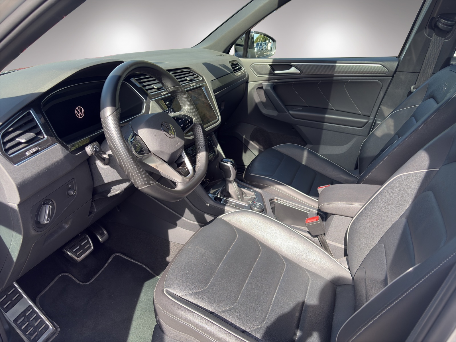 VW Tiguan 2.0 TDI SCR R-Line DSG-image-5