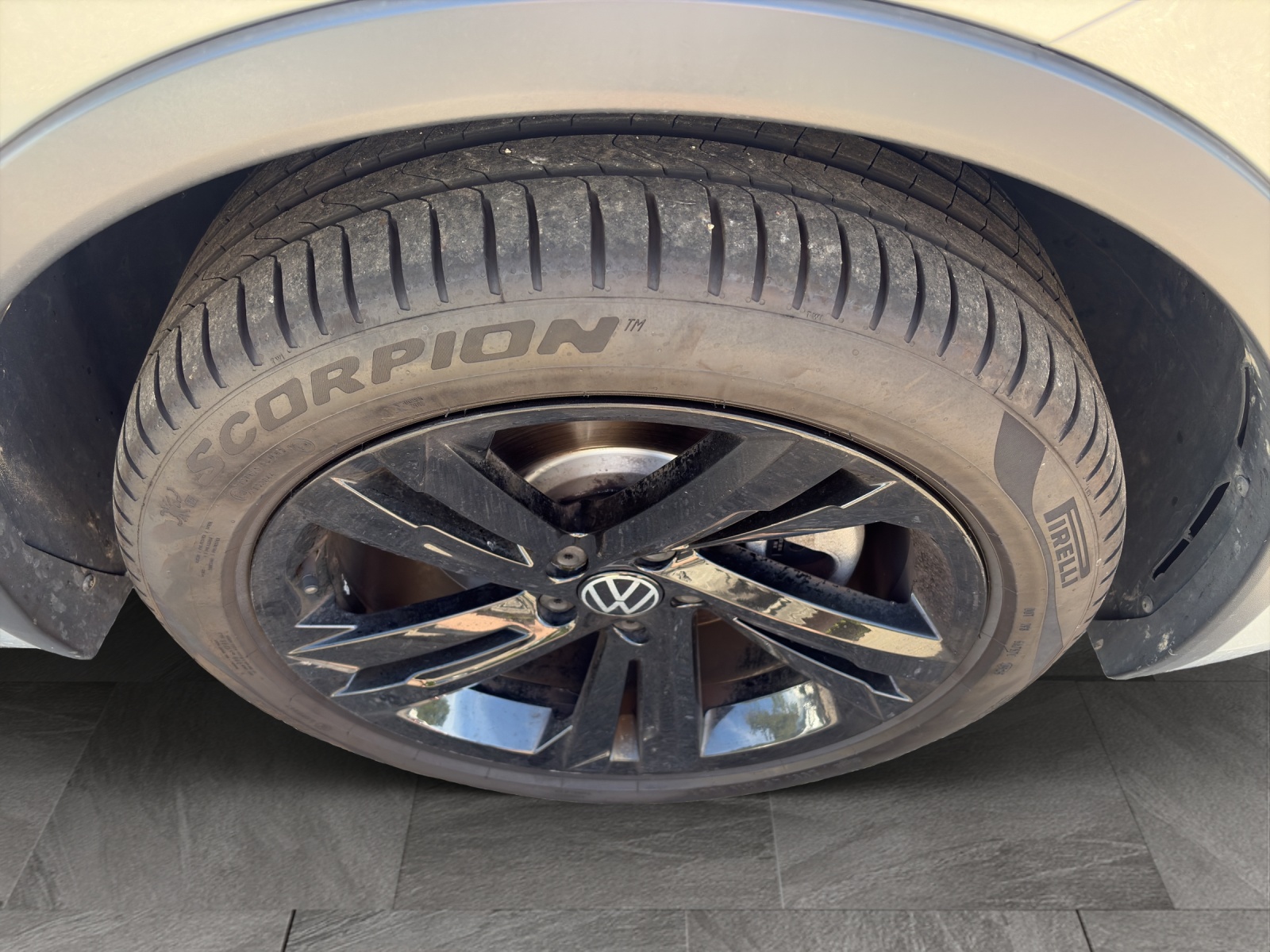 VW Tiguan 2.0 TDI SCR R-Line DSG-image-8